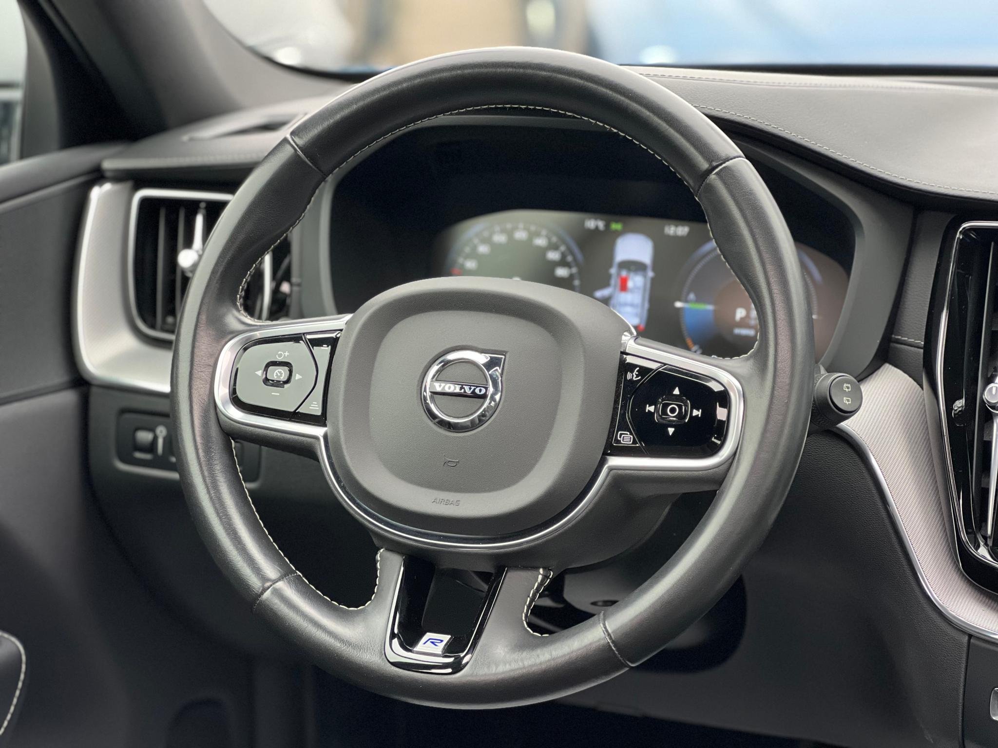 Volvo XC60 2020 T8 Twin Engine AWD R-Design - foto 17