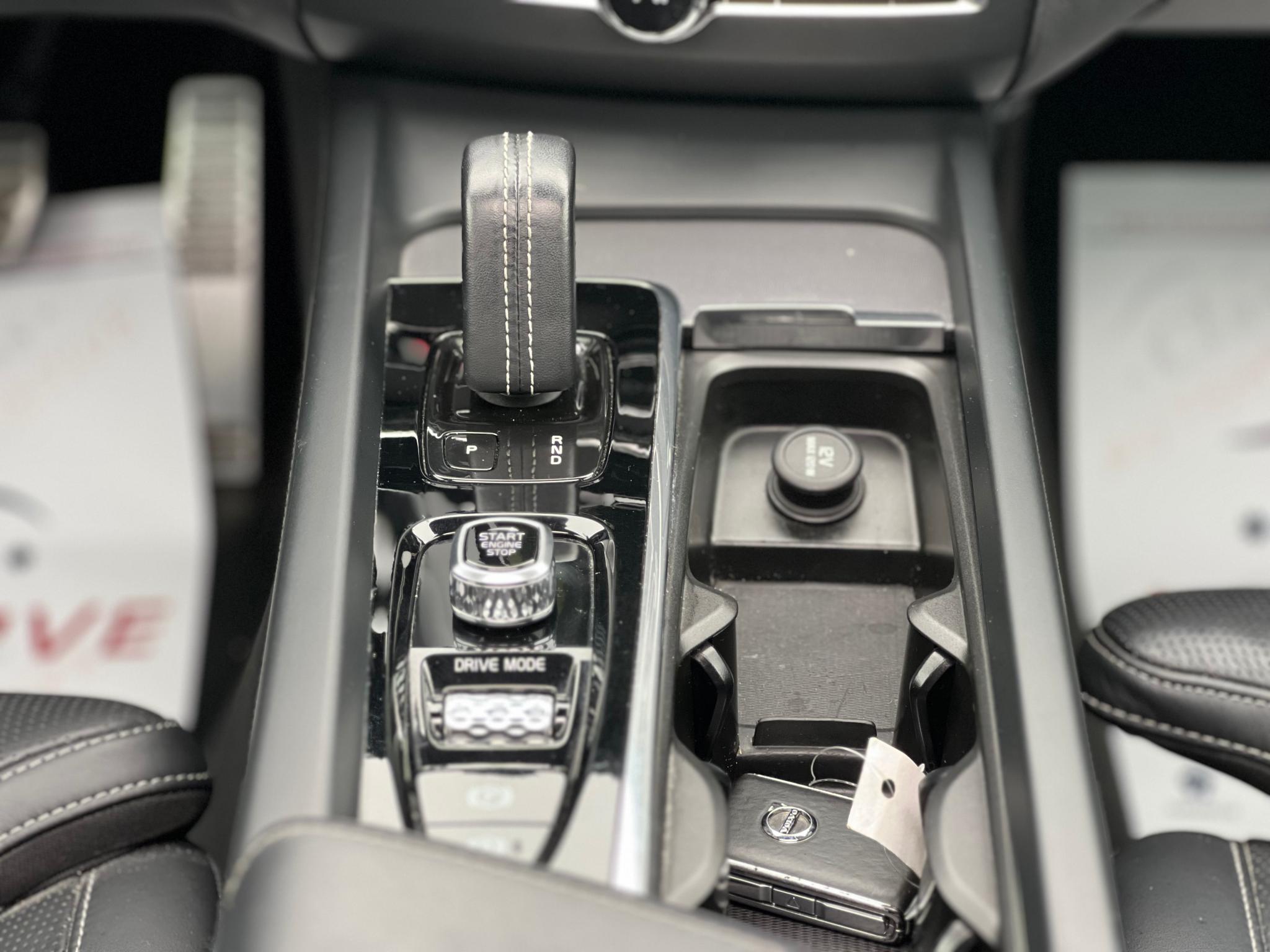Volvo XC60 2020 T8 Twin Engine AWD R-Design - foto 18