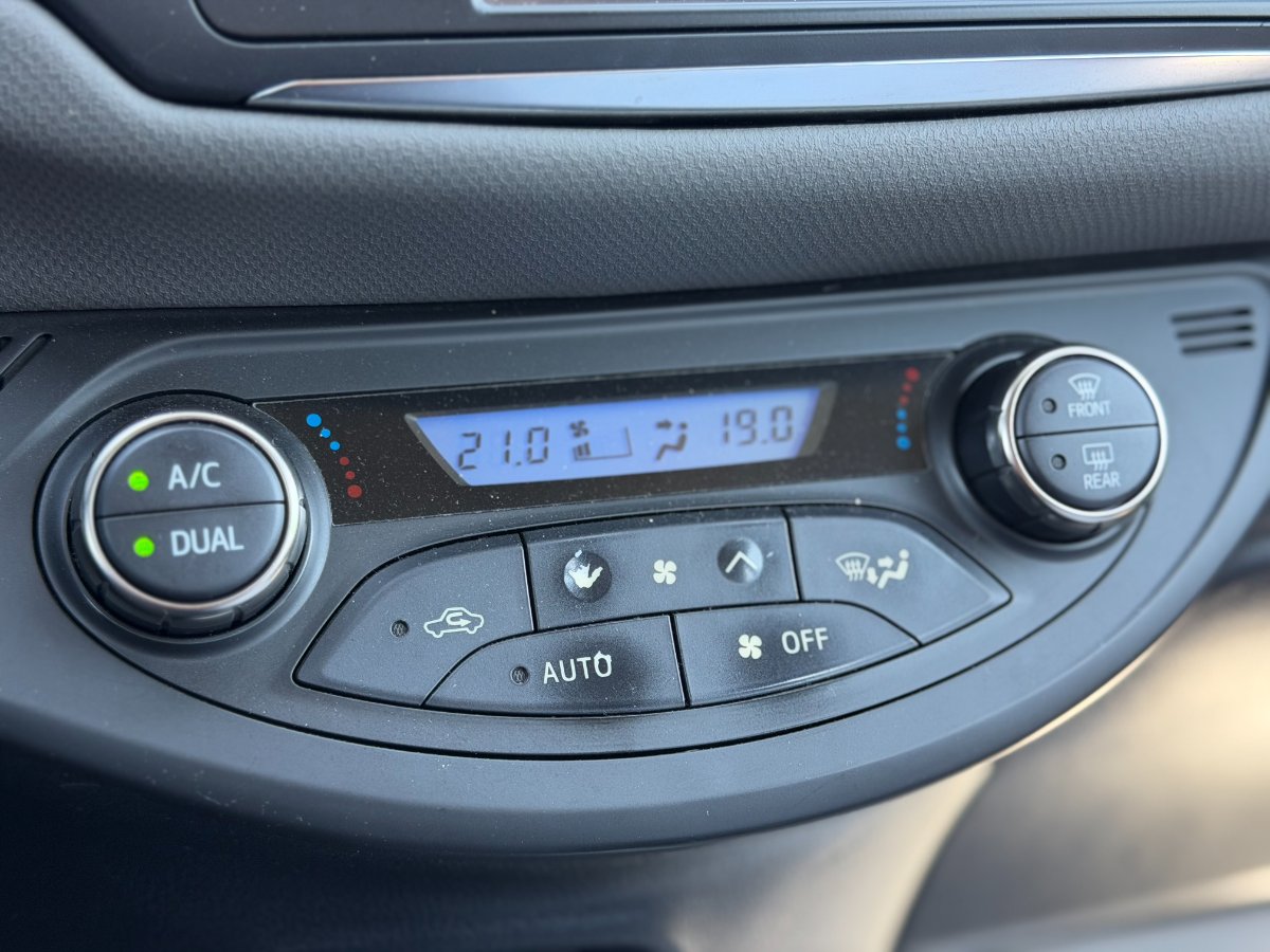 Toyota Yaris 2016 1.5 VVT-i HSD Dynamic - foto 18