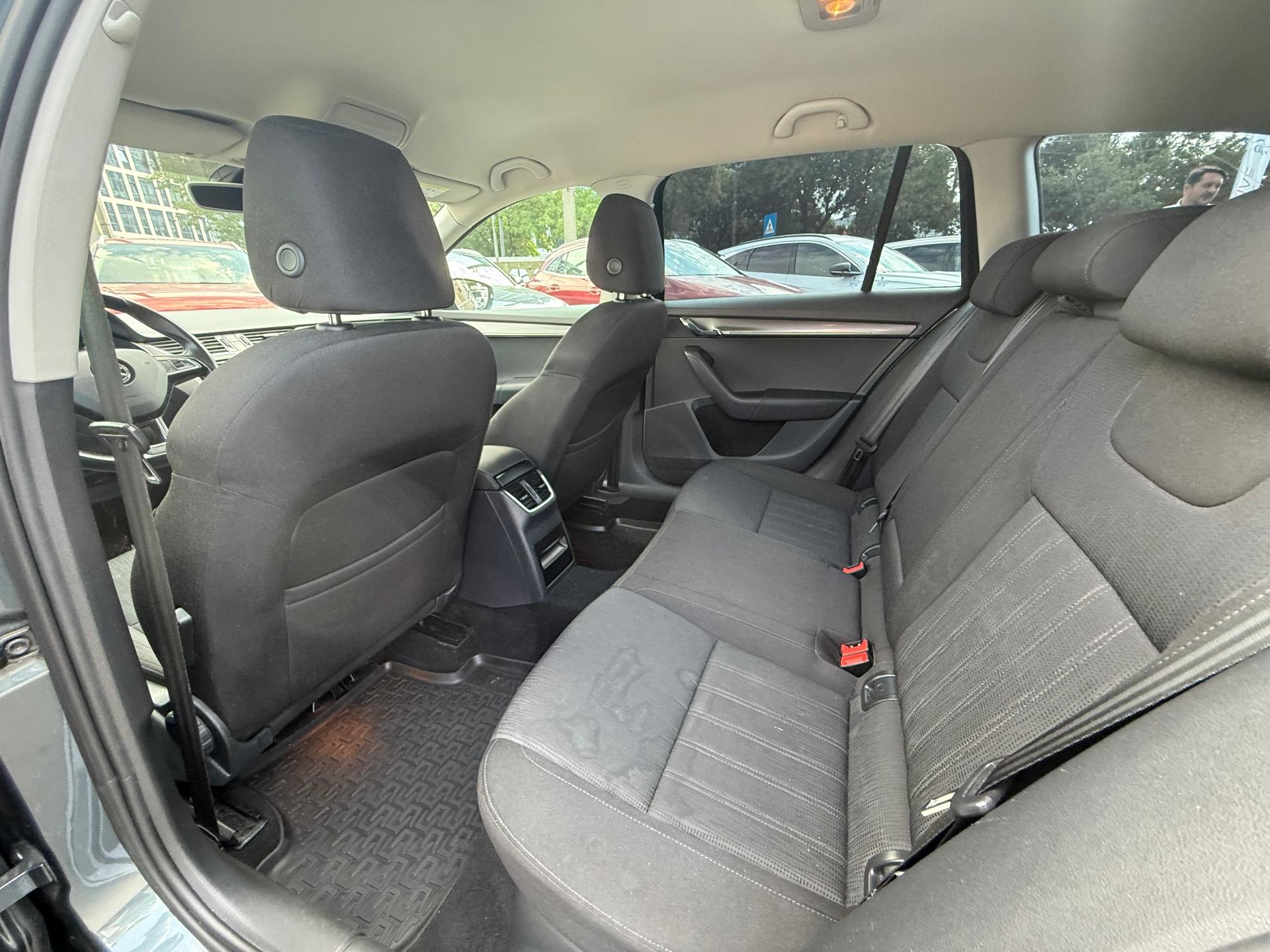 Skoda Octavia Combi Style 1.6 Tdi DSG - foto 9