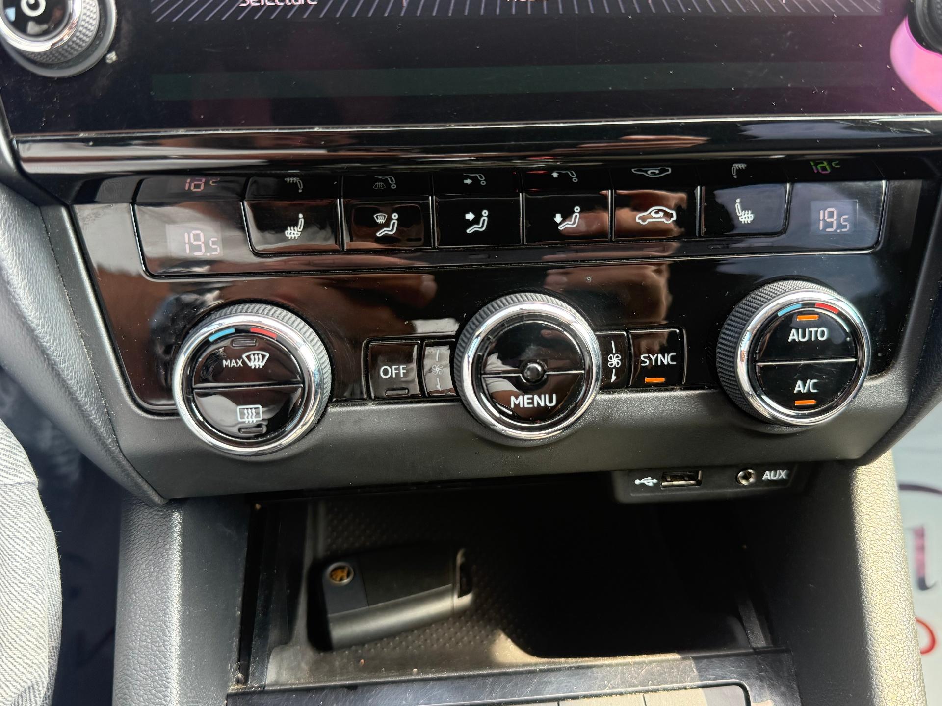 Skoda Octavia Combi Style 1.6 Tdi DSG - foto 23