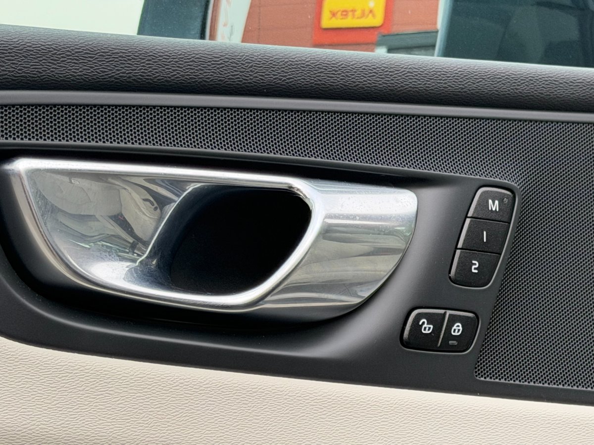 Volvo XC60 2021 - foto 8