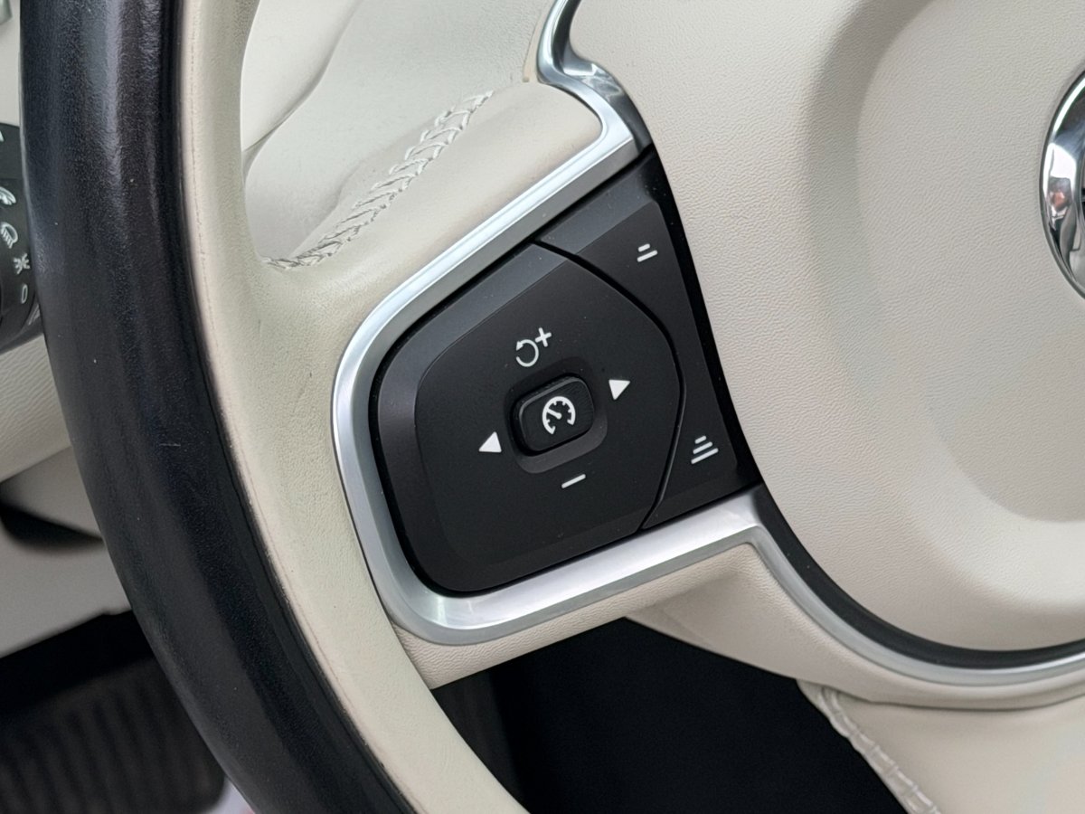 Volvo XC60 2021 - foto 12