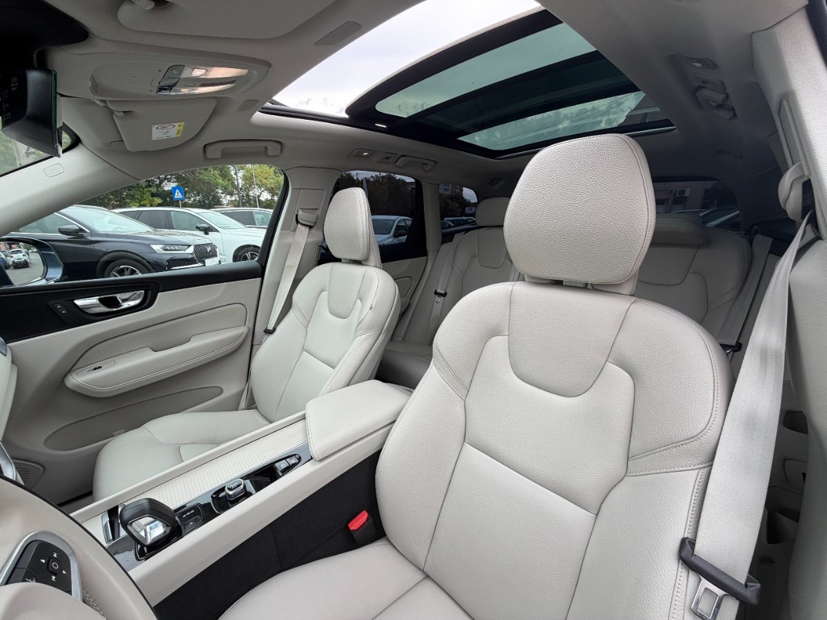 Volvo XC60 2021 - foto 15