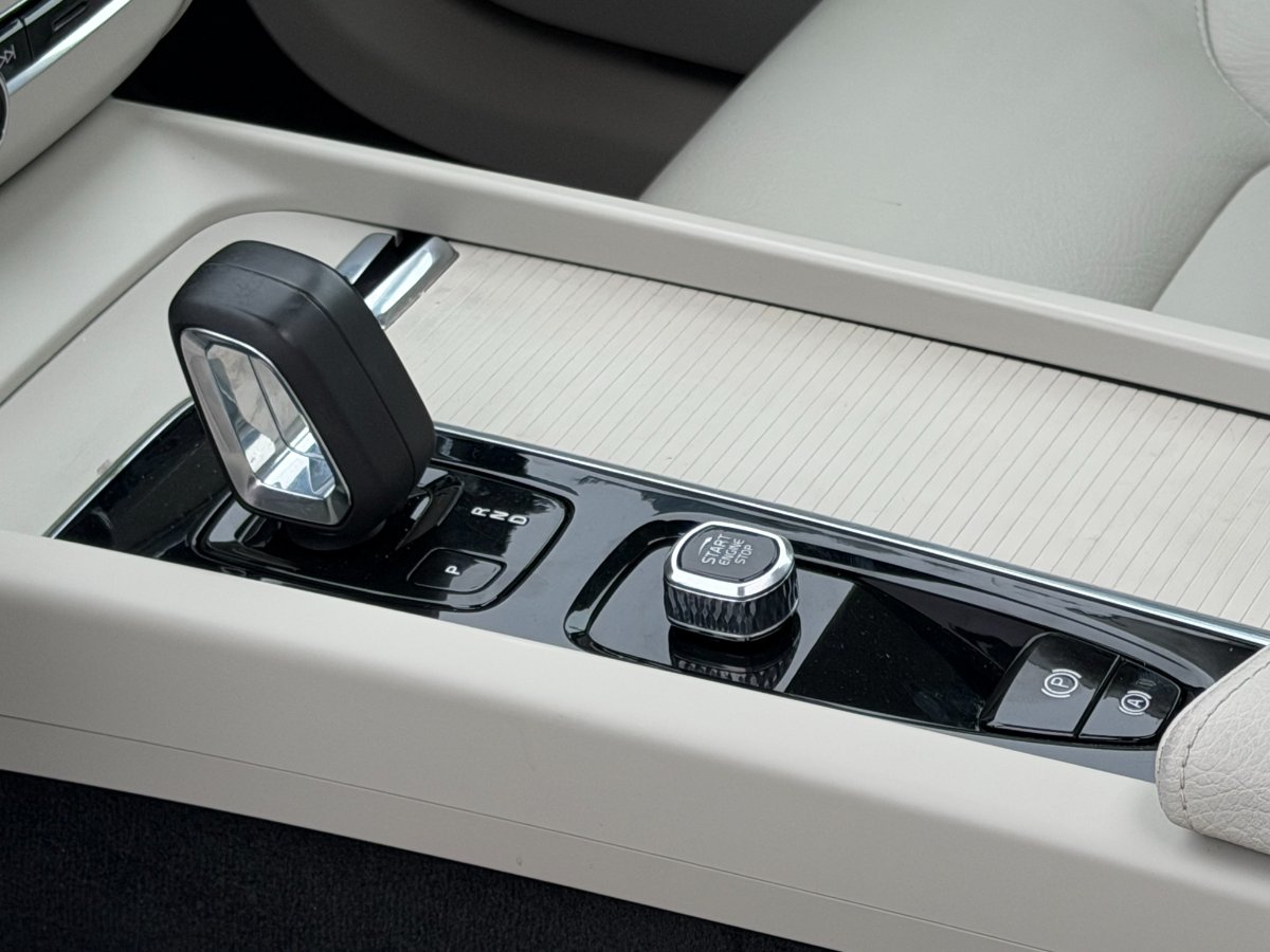 Volvo XC60 2021 - foto 14