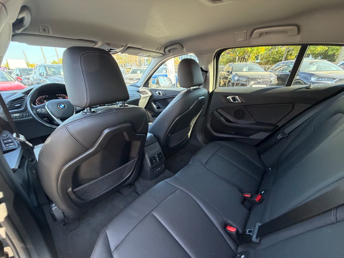 BMW Seria 1 2023 118i - foto 17