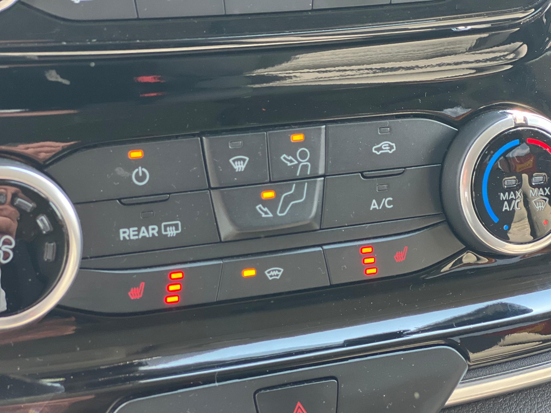 Ford Tourneo Custom 7+1 - GARANTIE FORD 2027 - foto 23