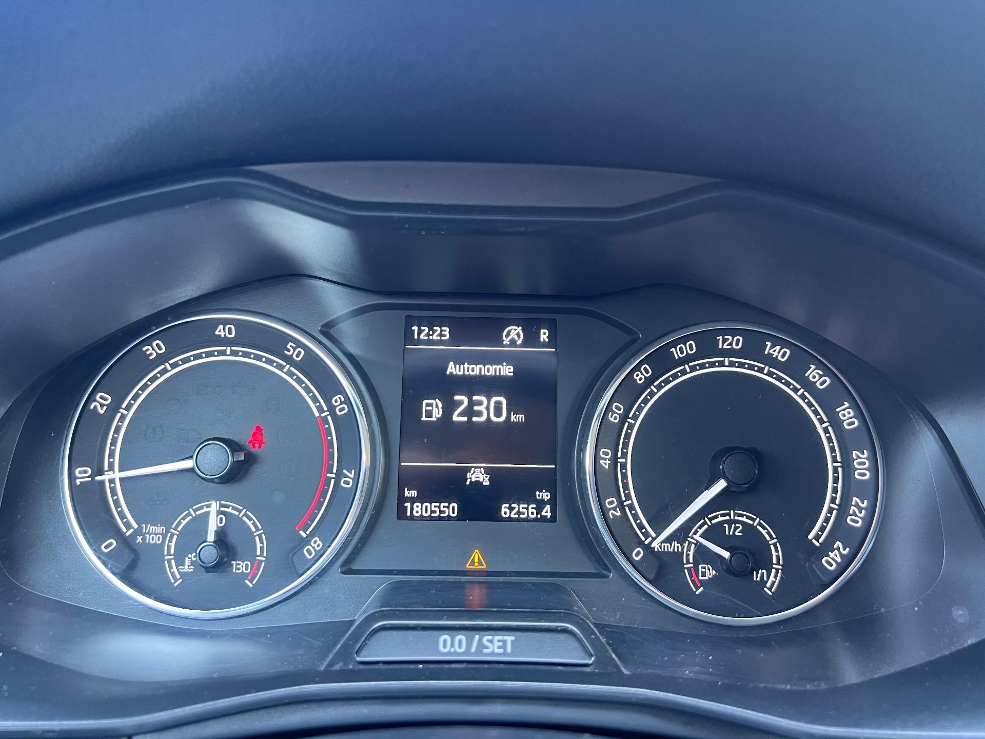 Skoda Scala - 1.0 Ambition - 2021 - DSG - 110 CP - foto 21