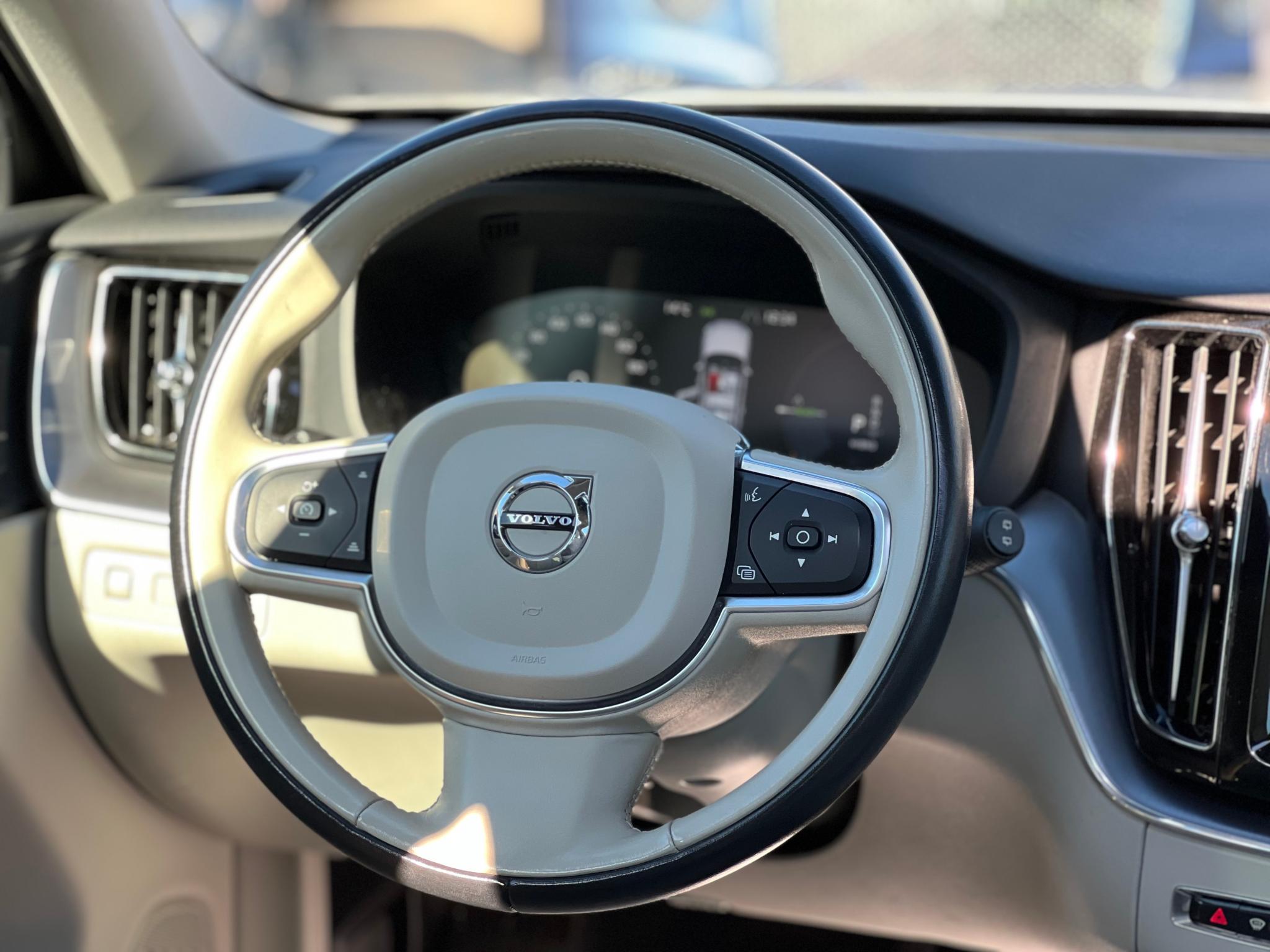 Volvo XC60 RECHARGE - INSCRIPTION T6 Hybrid AWD - Primul proprietar - foto 12