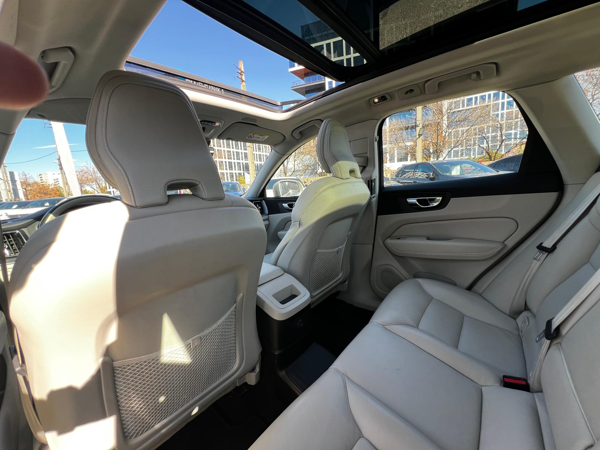 Volvo XC60 RECHARGE - INSCRIPTION T6 Hybrid AWD - Primul proprietar - foto 14