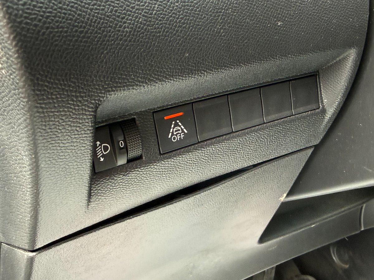 Peugeot 2008 2023 1.2L PureTech 130 S&S EAT8 Allure - foto 12