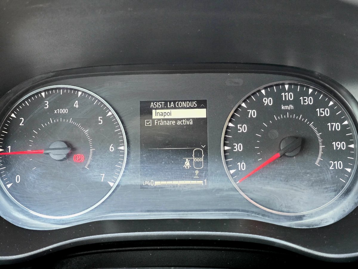 Dacia Logan 2021 TCe 90 MT6 Expression - foto 13