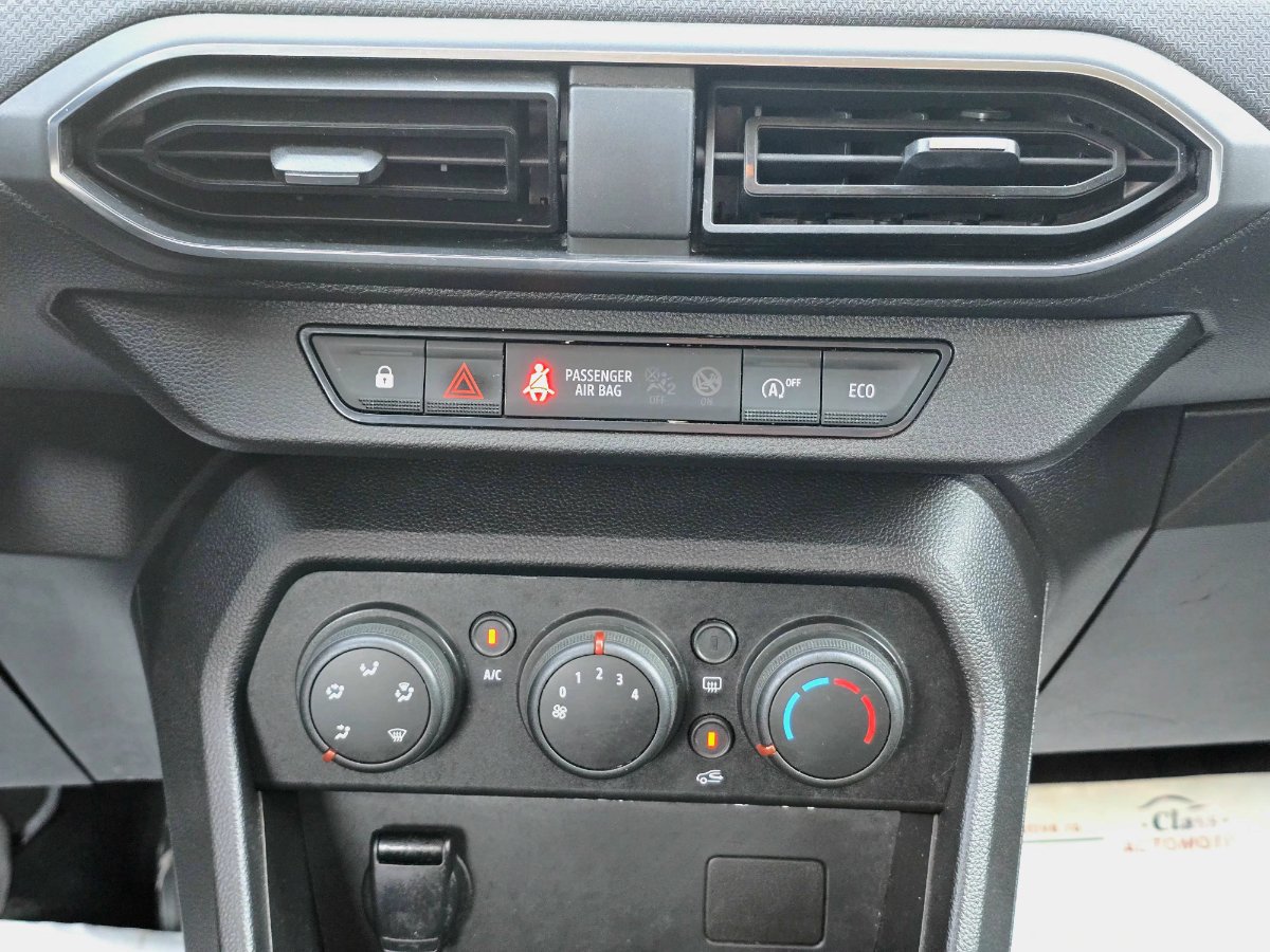 Dacia Logan 2021 TCe 90 MT6 Expression - foto 15