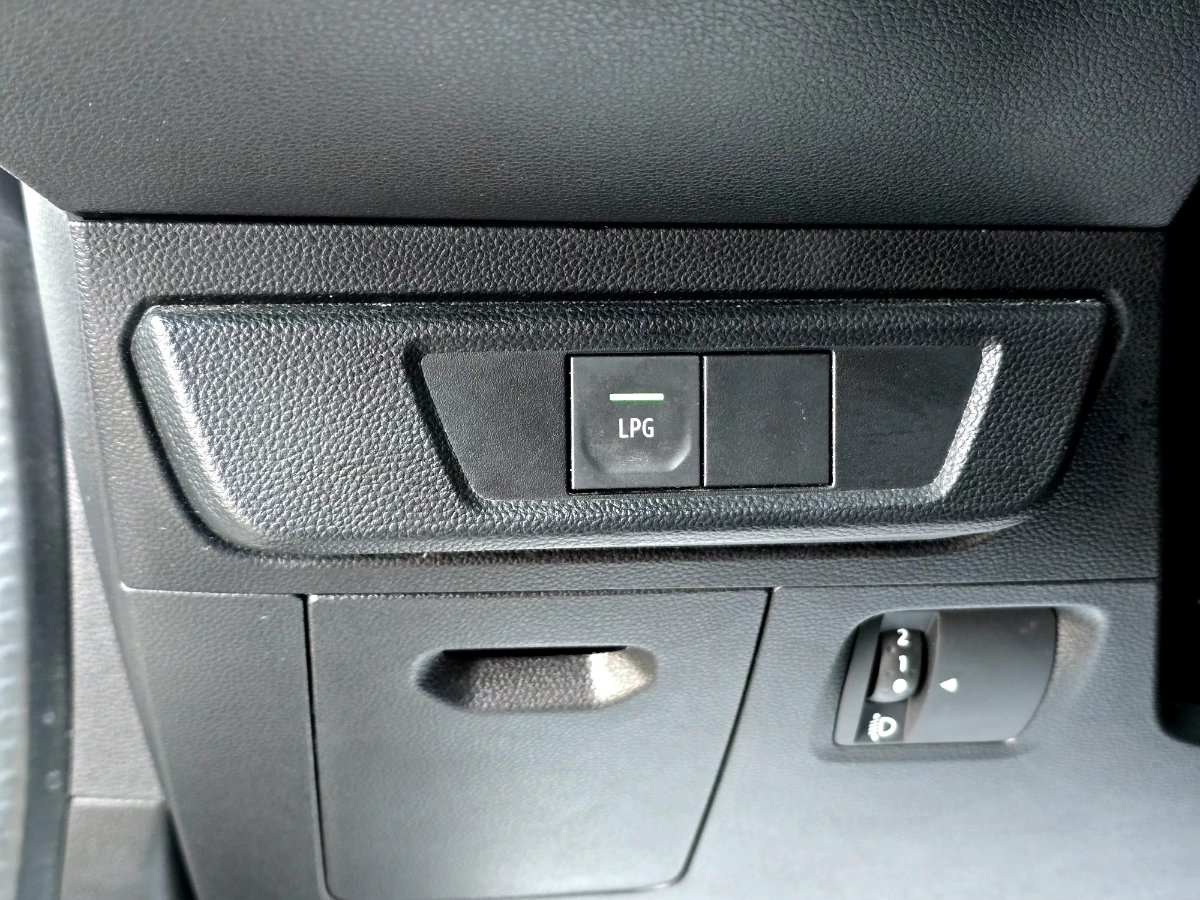 Dacia Logan 2021 TCe 90 MT6 Expression - foto 8
