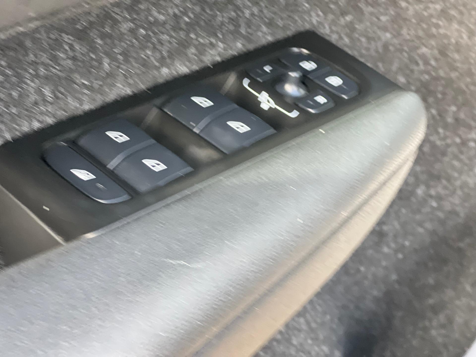 Volvo XC40 2021 Recharge T4 Twin Engine AT7 Inscription Expression - foto 9