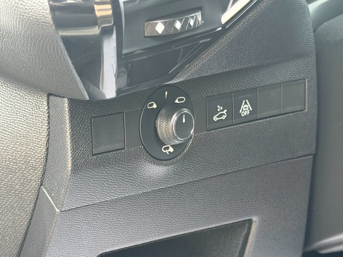 DS Automobiles PureTech 180 Aut. Performance Line + 2021 - foto 11