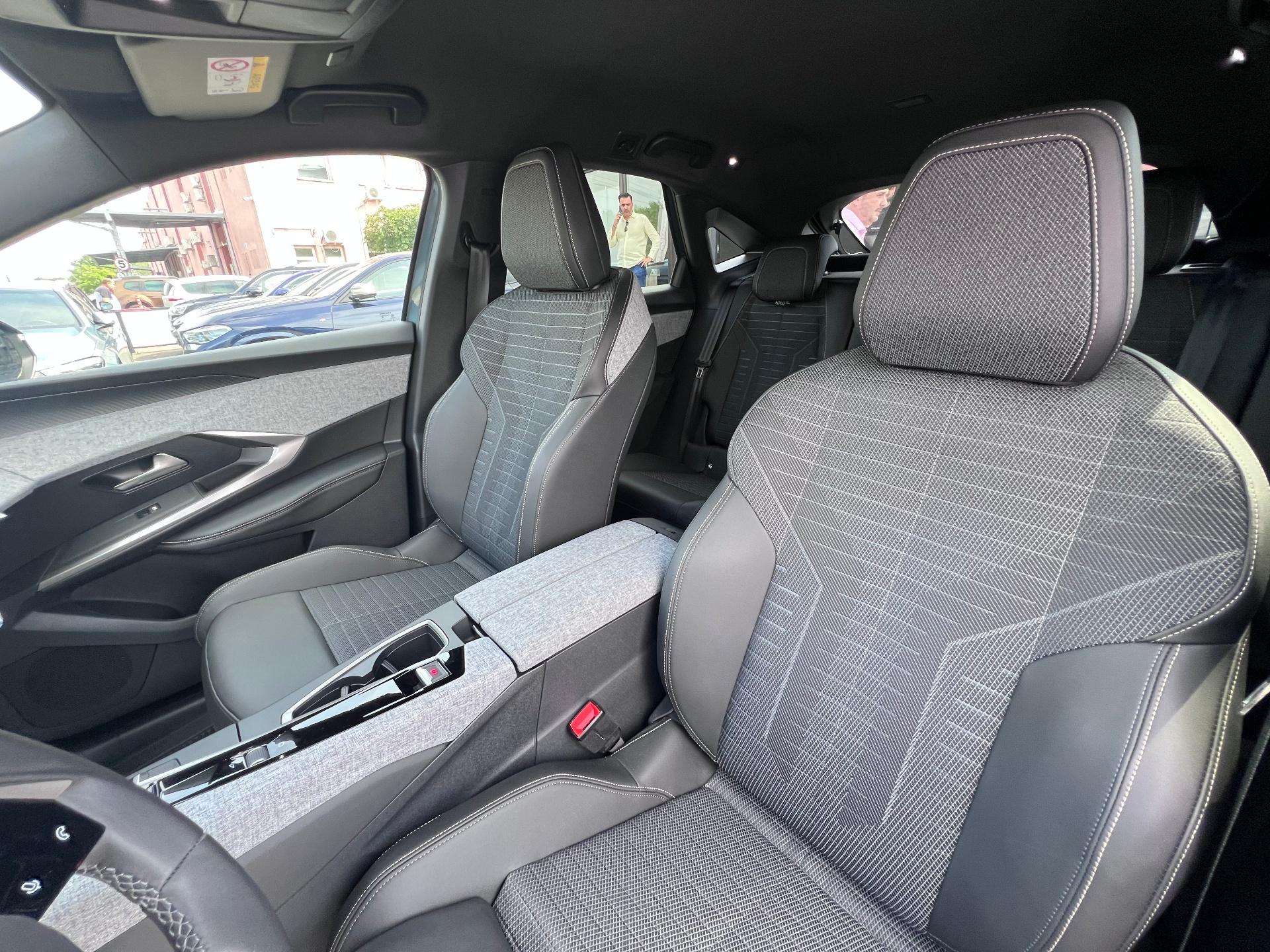 Peugeot 3008 2024 1.2 MHEV 136 e-DCS6 Active Pack - foto 13