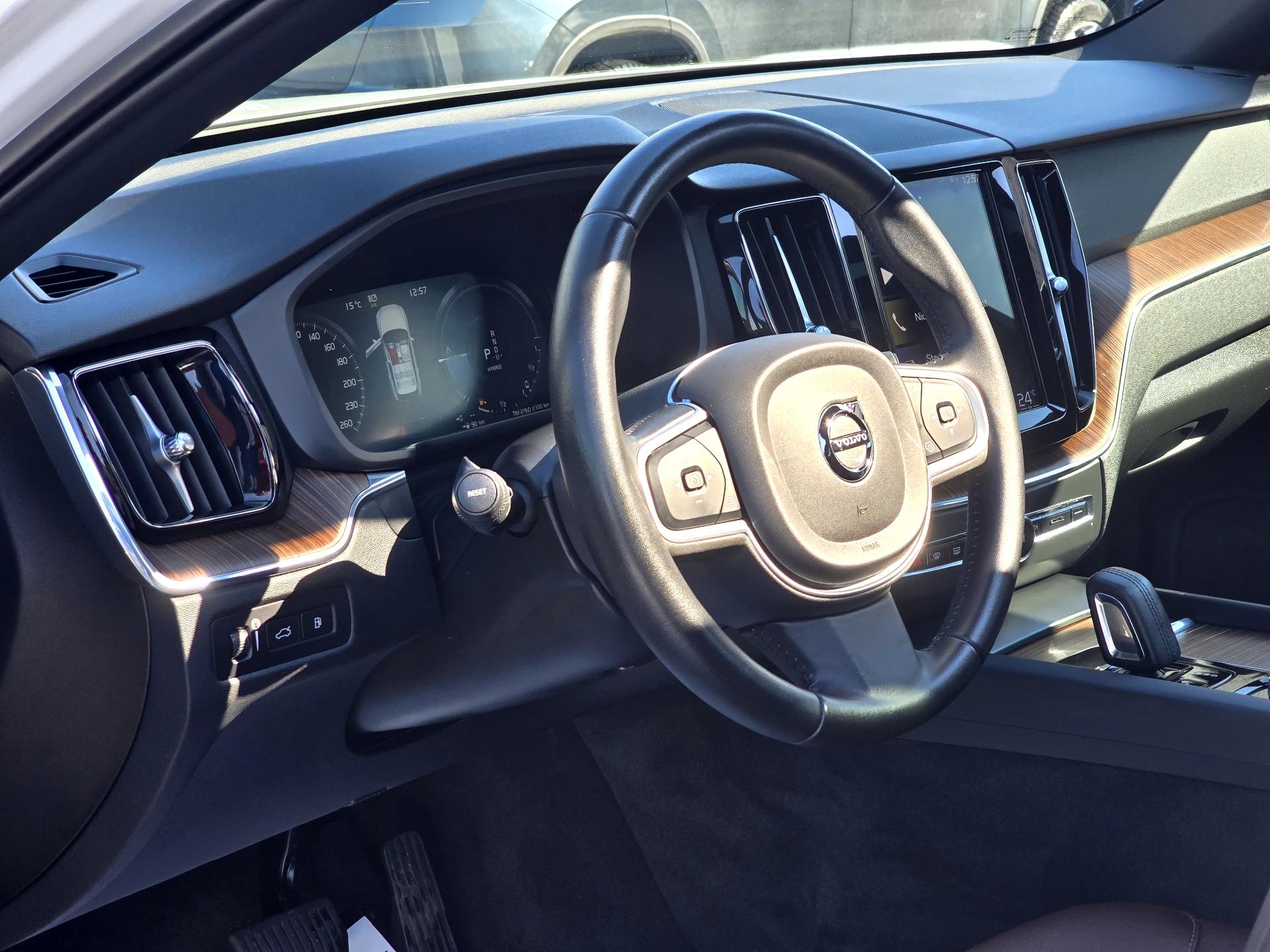 Volvo XC60 RECHARGE - INSCRIPTION T6 Hybrid AWD - Primul proprietar - foto 10