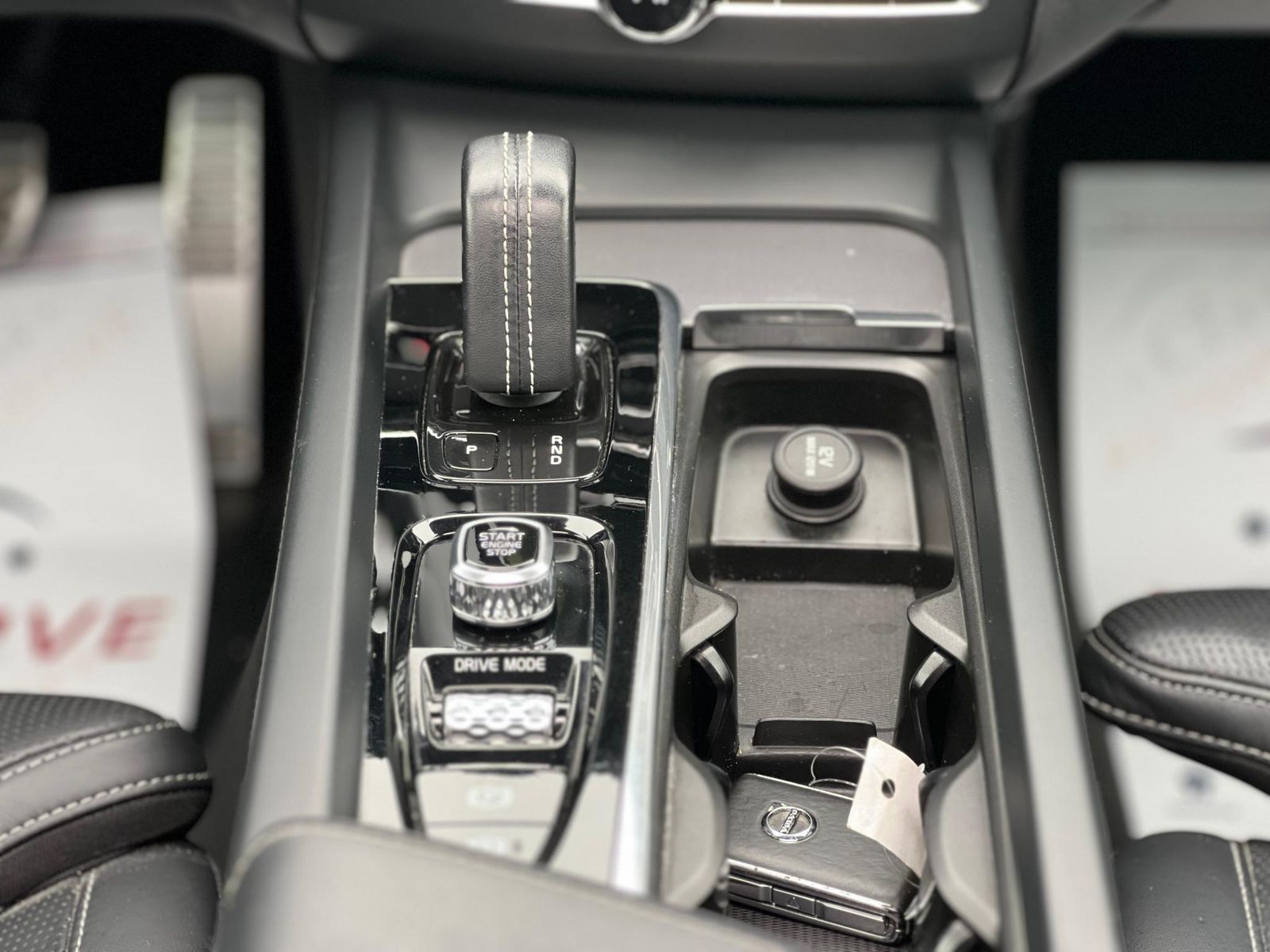 Volvo XC60 2020 T8 Twin Engine AWD R-Design - foto 17