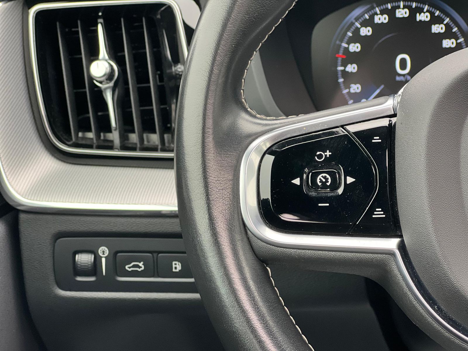 Volvo XC60 2020 T8 Twin Engine AWD R-Design - foto 19