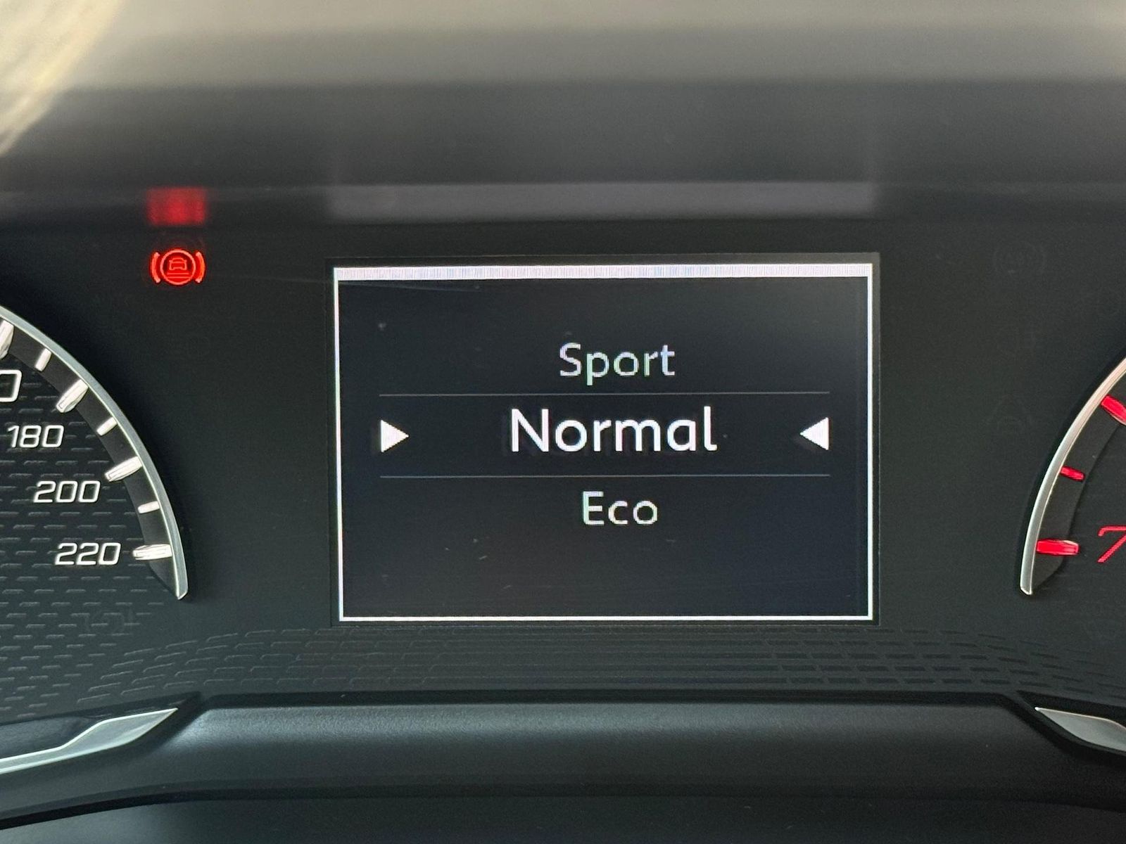 Peugeot 208 2021 1.2 L PureTech STT EAT8 Allure - foto 9