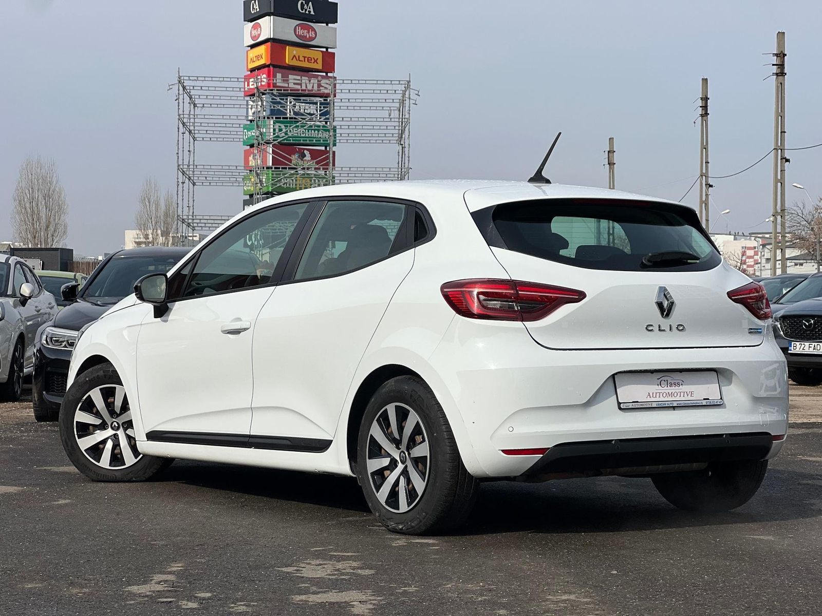 Renault Clio 1.6 E-TECH HYBRID 145 CP - foto 8