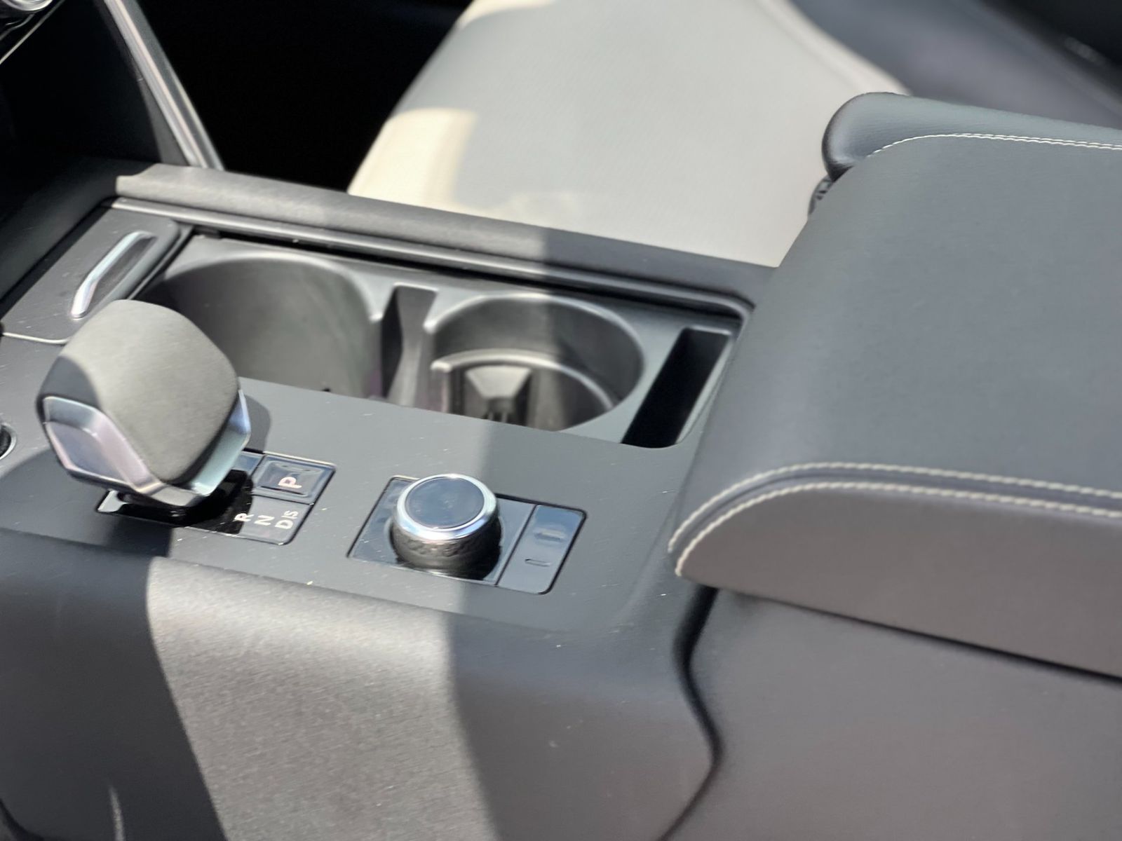 Land Rover Discovery 2024 - foto 22