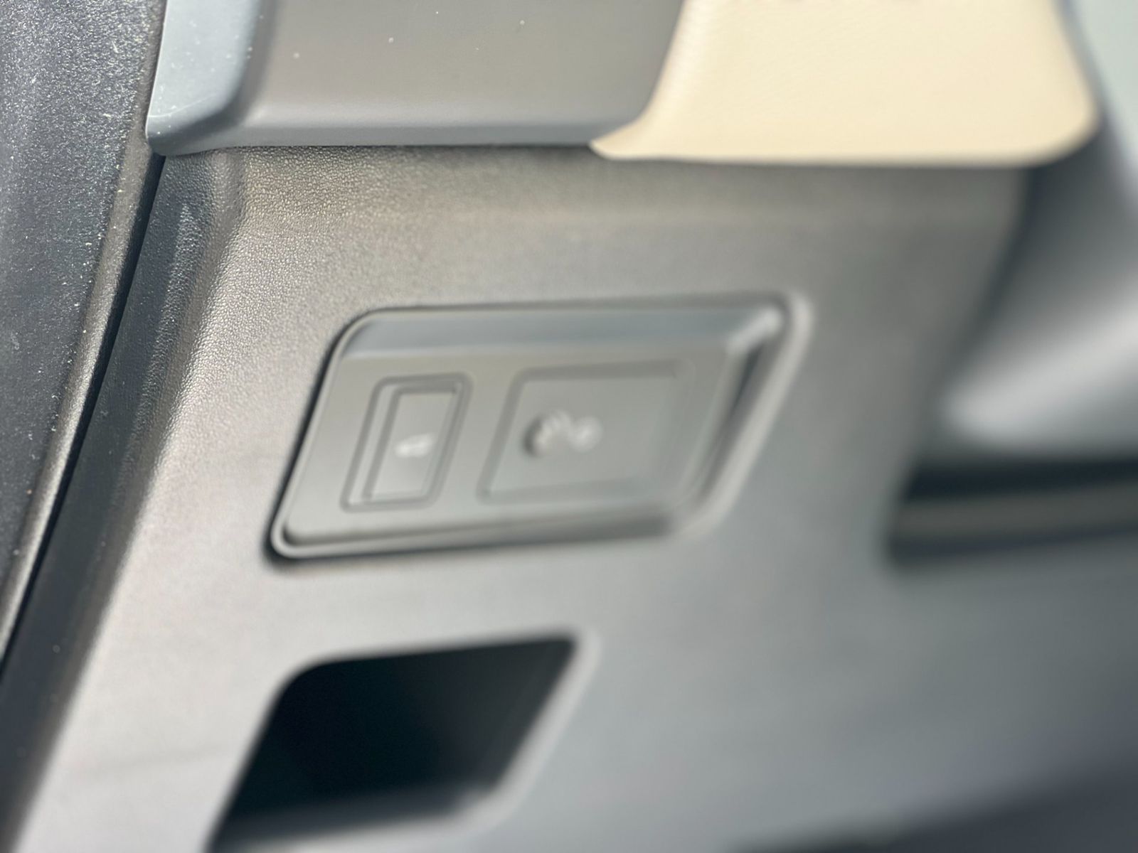 Land Rover Discovery 2024 - foto 16