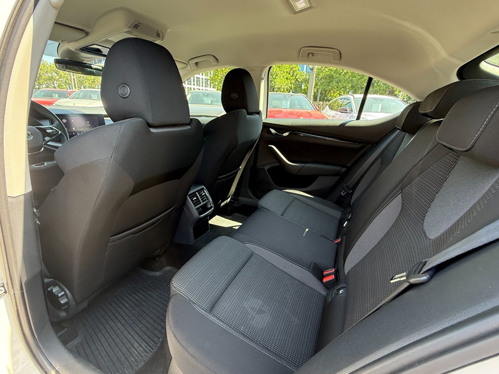 Skoda Octavia 2023 1.0 TSI DSG Mild Hybrid Ambition - foto 10