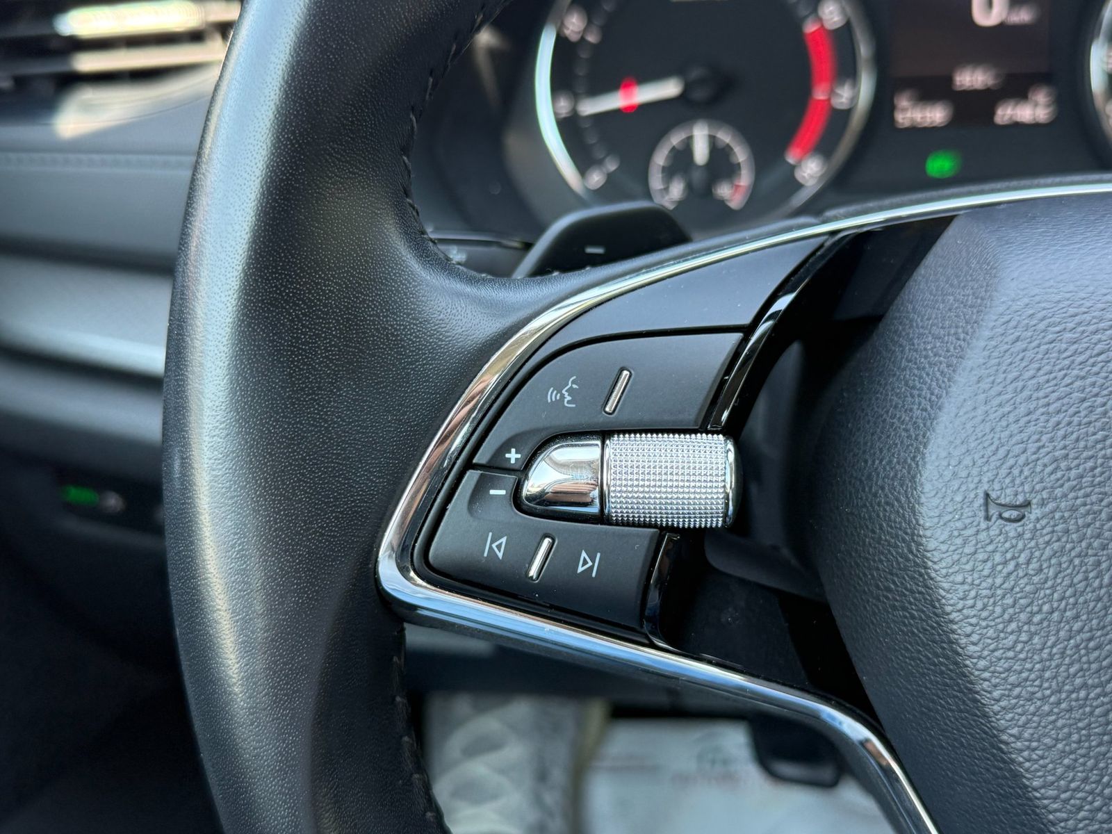 Skoda Octavia 2023 1.0 TSI DSG Mild Hybrid Ambition - foto 21