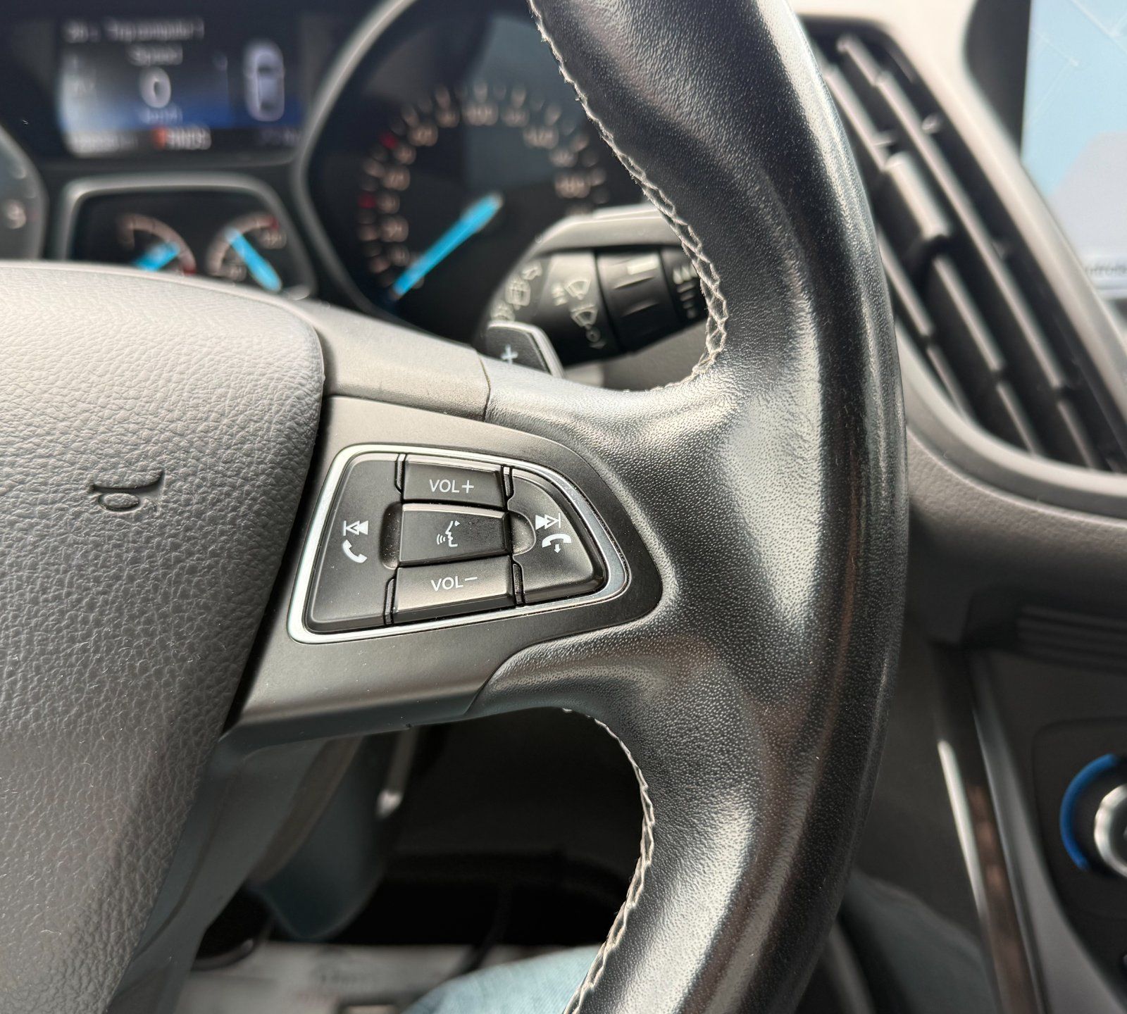 Ford Kuga 2017 - foto 42
