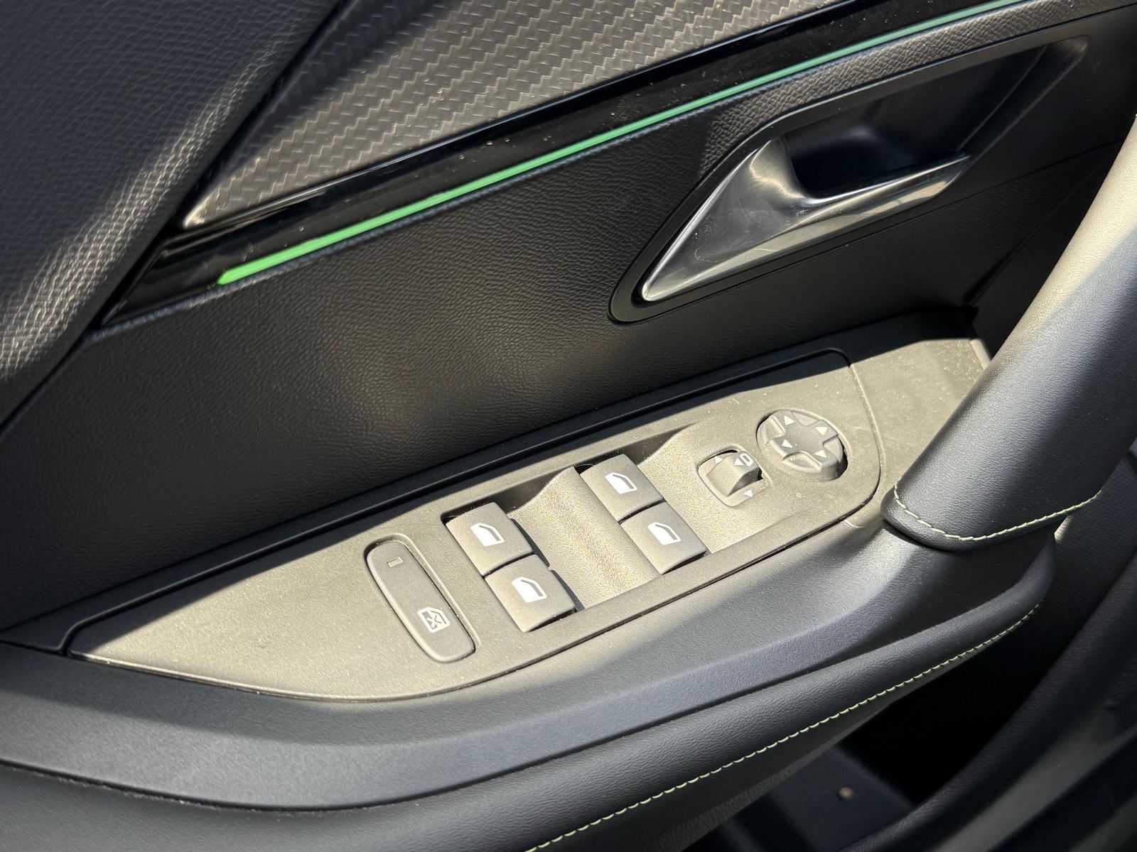Peugeot 2008 2023 - foto 22