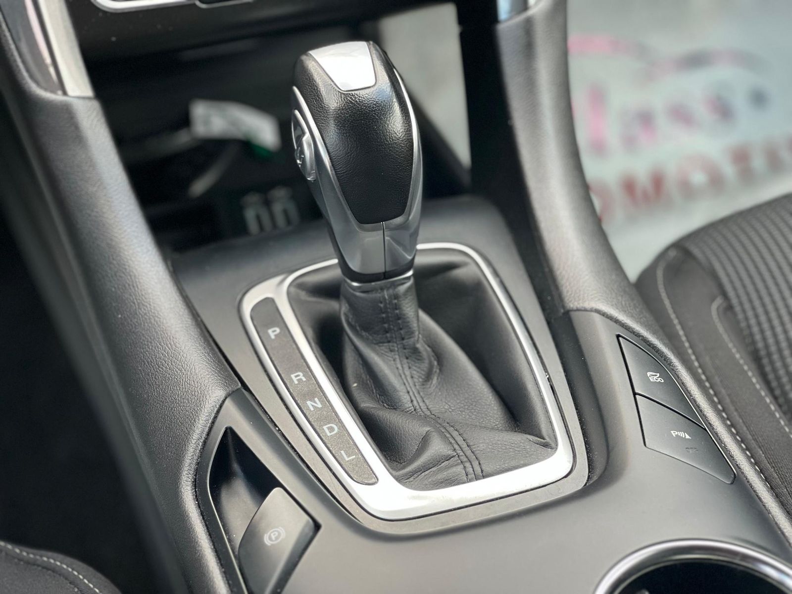 Ford Mondeo 2022 2.0 HEV Titanium - foto 23