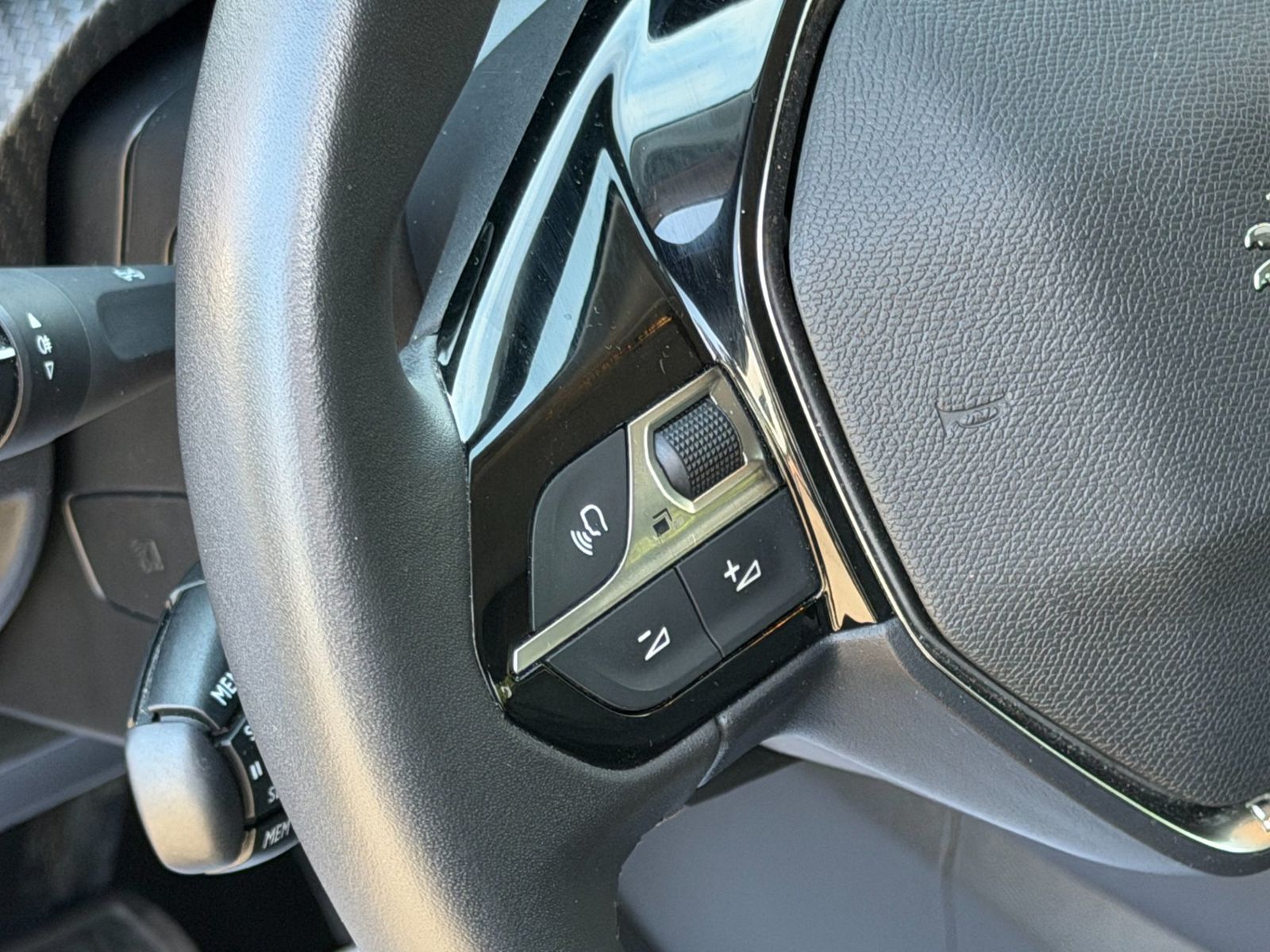 Peugeot 208 2023 1.2 L PureTech STT EAT8 Allure - foto 10