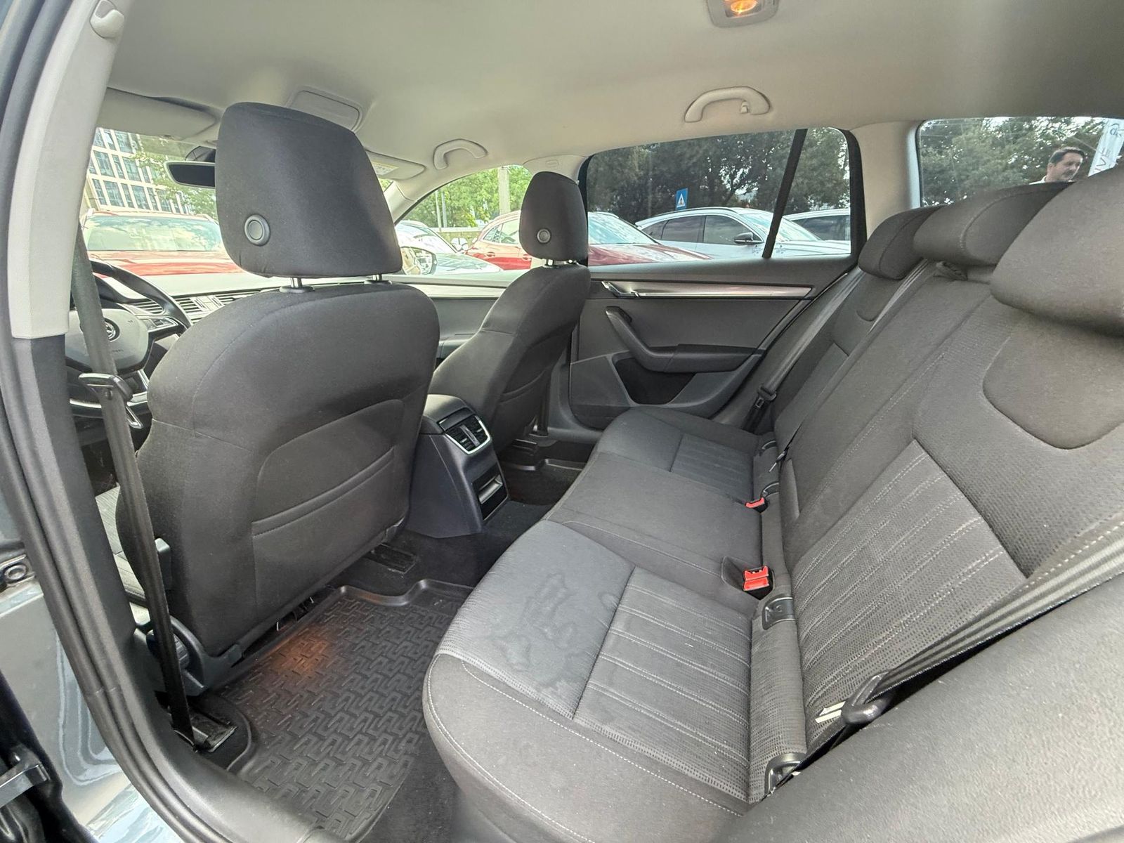 Skoda Octavia Combi Style 1.6 Tdi DSG - foto 9
