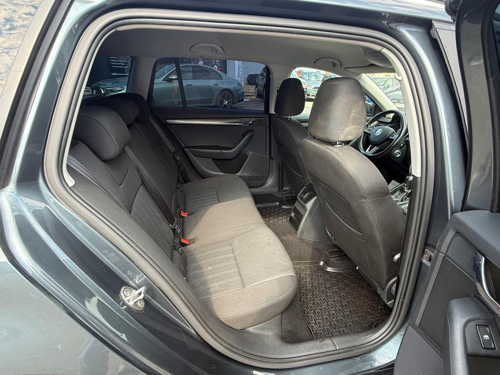 Skoda Octavia Combi Style 1.6 Tdi DSG - foto 17