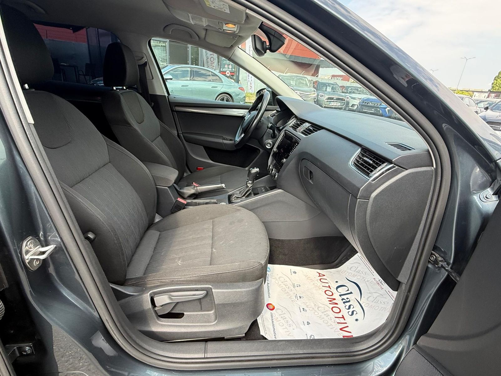 Skoda Octavia Combi Style 1.6 Tdi DSG - foto 19