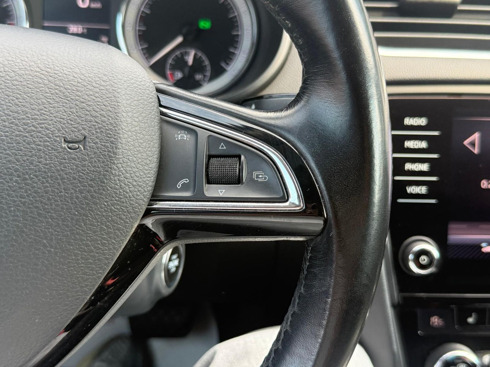 Skoda Octavia Combi Style 1.6 Tdi DSG - foto 21