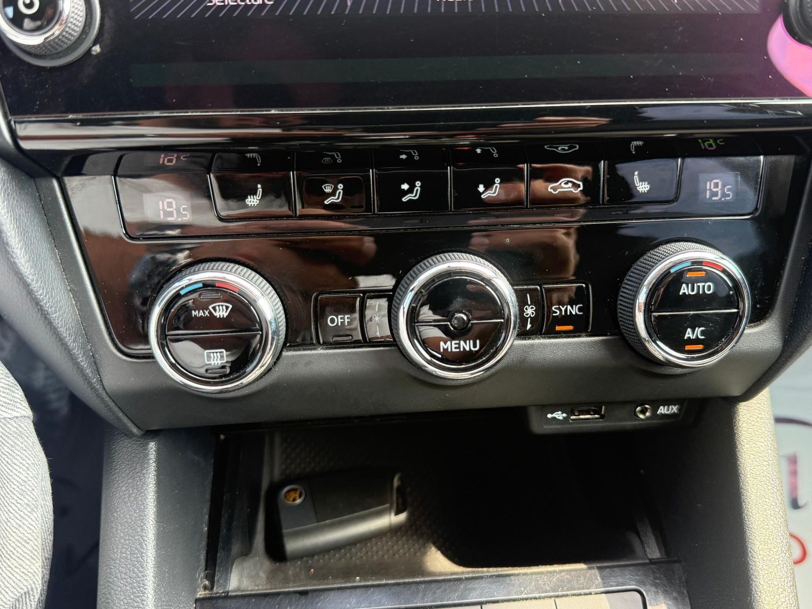 Skoda Octavia Combi Style 1.6 Tdi DSG - foto 23
