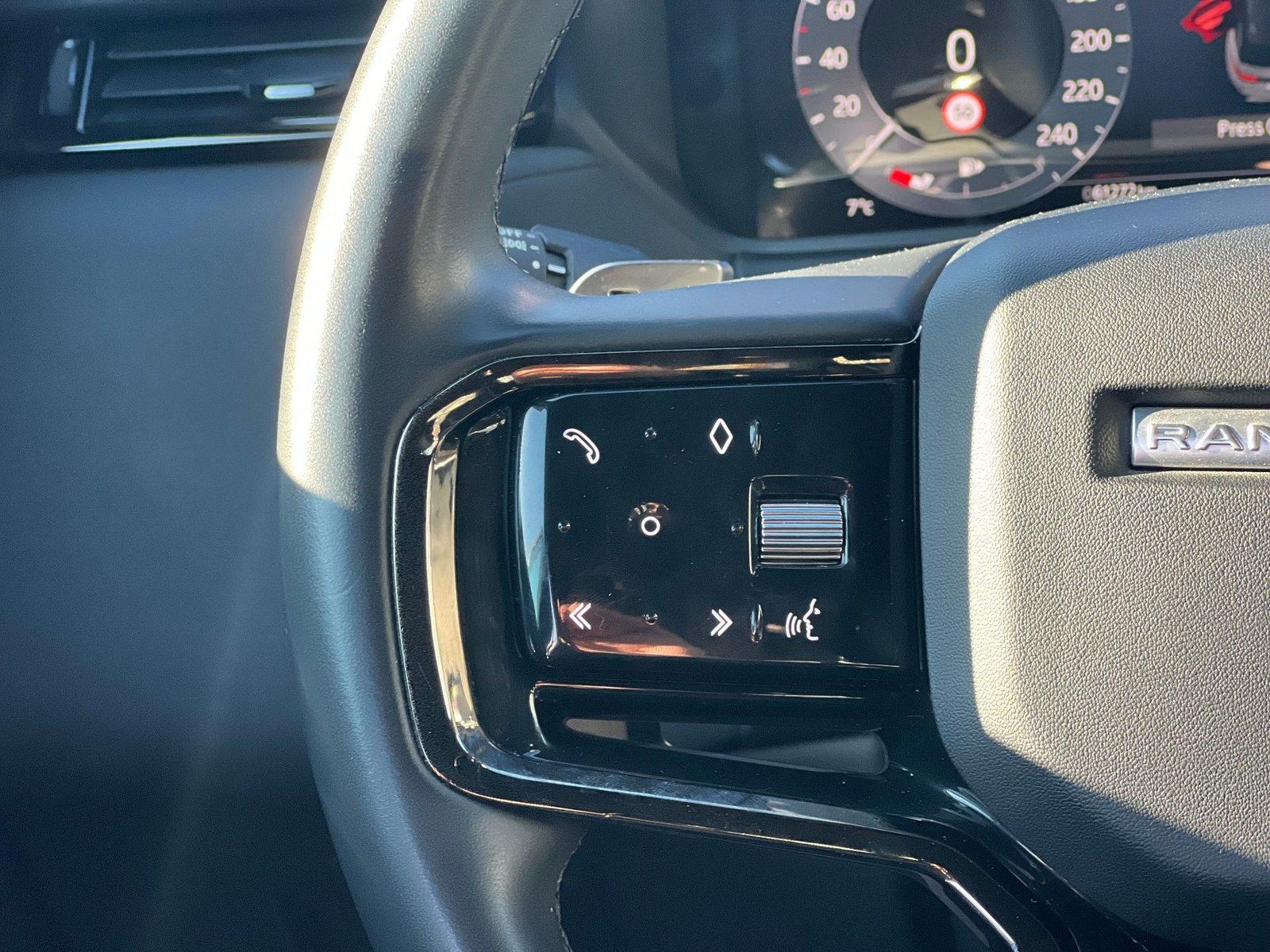 Land Rover Range Rover Velar 2023 2.0 D200 MHEV Dynamic SE - foto 17