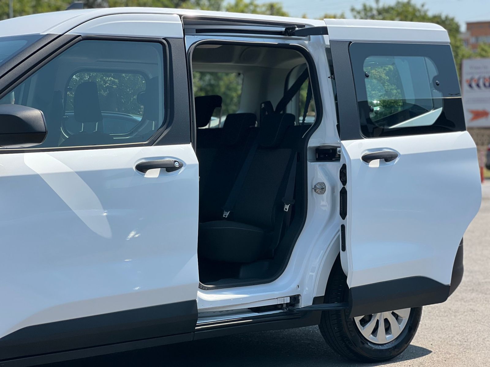 Ford Tourneo Courier 2024 Ford Tourneo Courier 1.0 EcoBoost 125 CP Titanium - foto 72