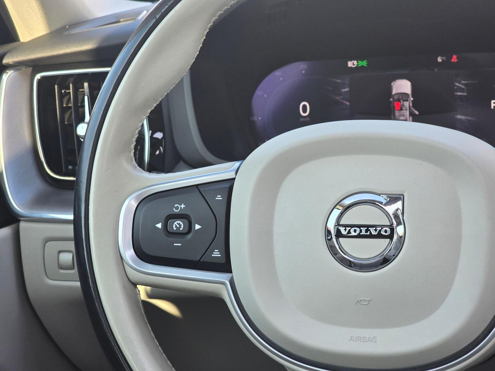 Volvo XC60 2021 - foto 12