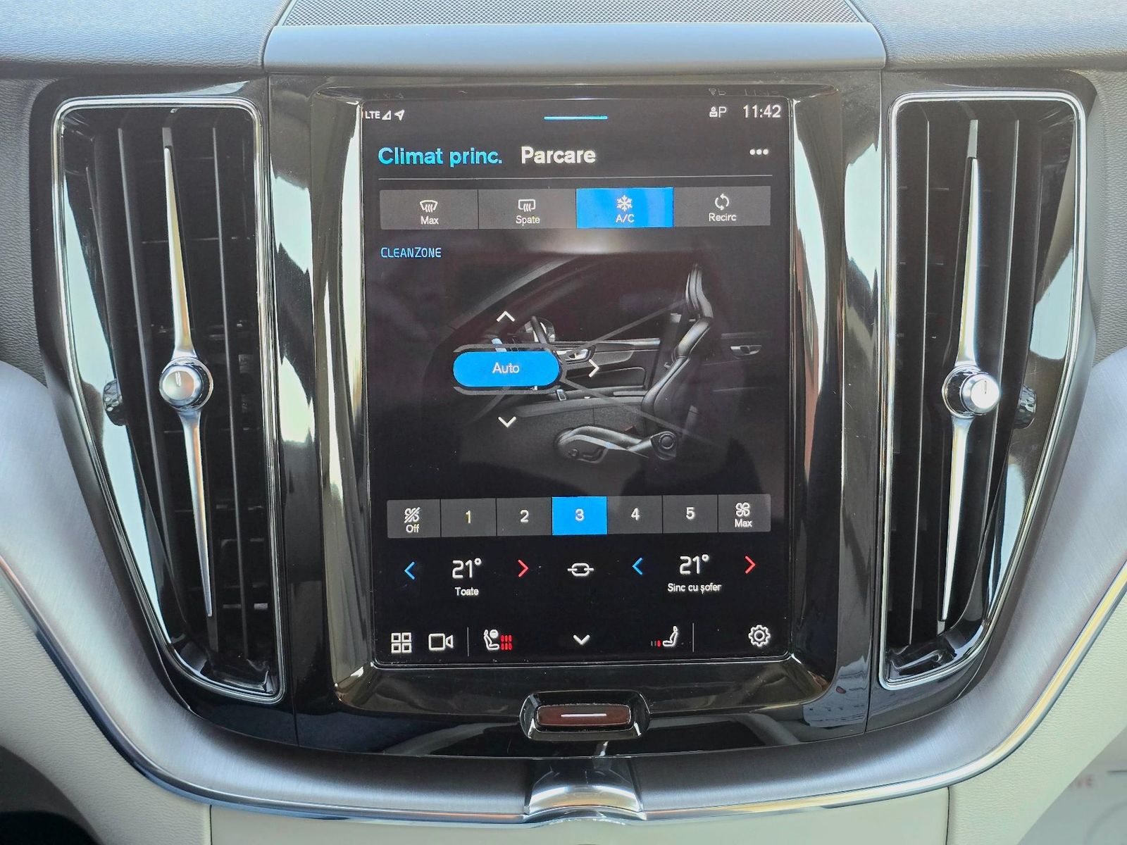 Volvo XC60 2021 - foto 27