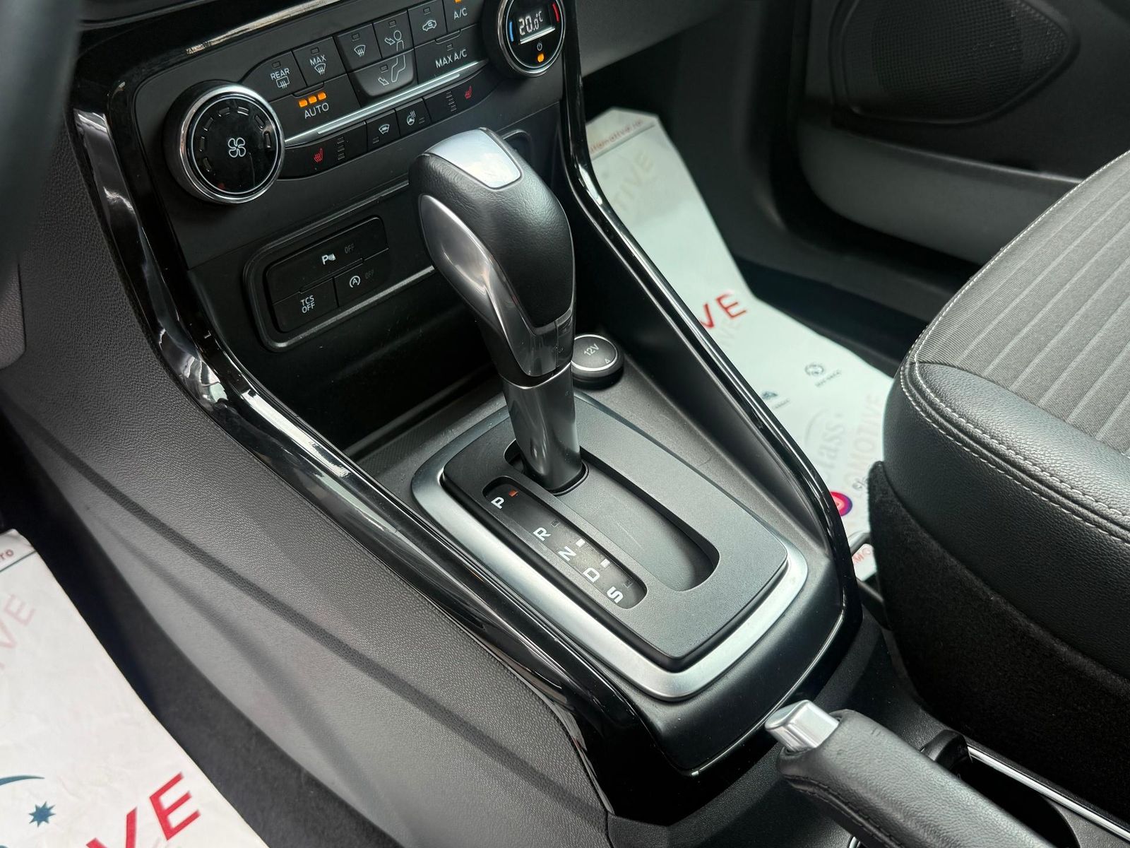 Ford EcoSport 1.0 Ecoboost Titanium 125 CP - Cutie AUTOMATA - foto 15