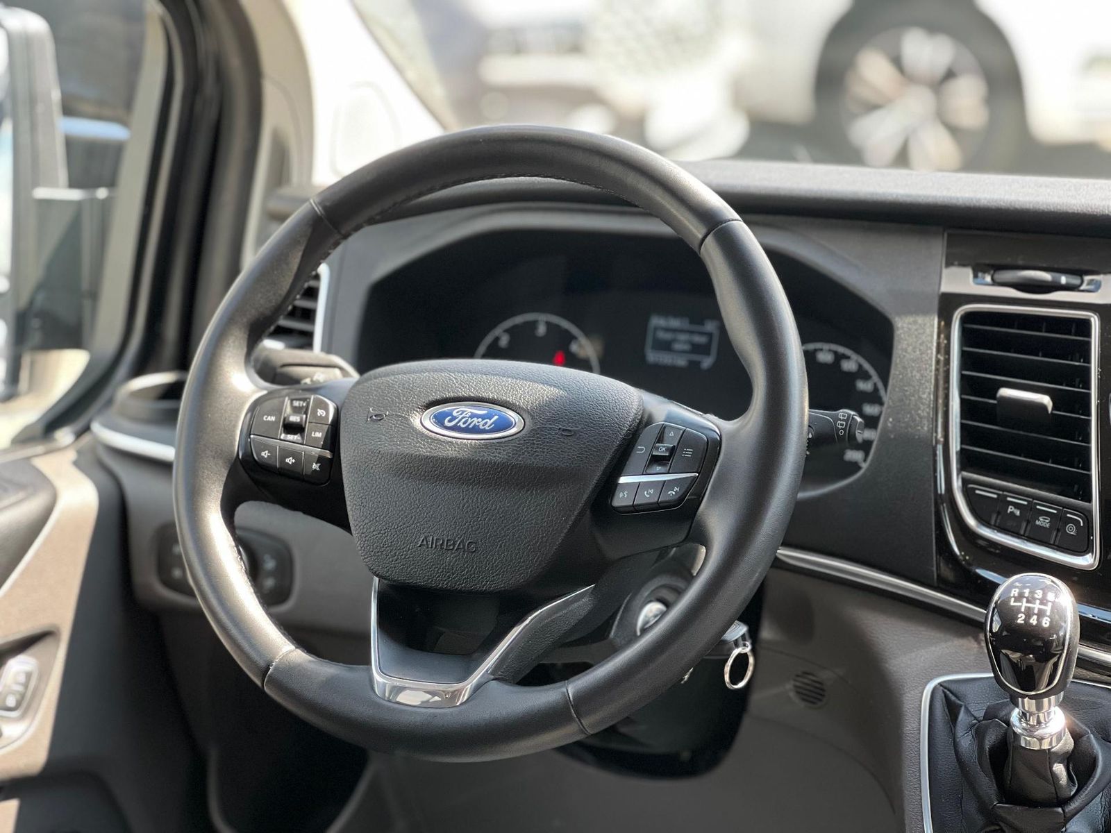 Ford Tourneo Custom 7+1 - GARANTIE FORD 2027 - foto 16