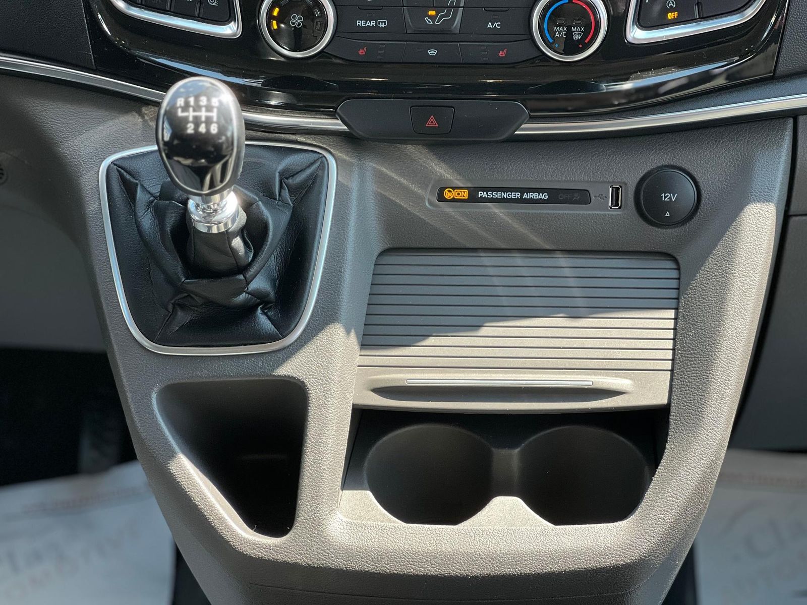 Ford Tourneo Custom 7+1 - GARANTIE FORD 2027 - foto 17