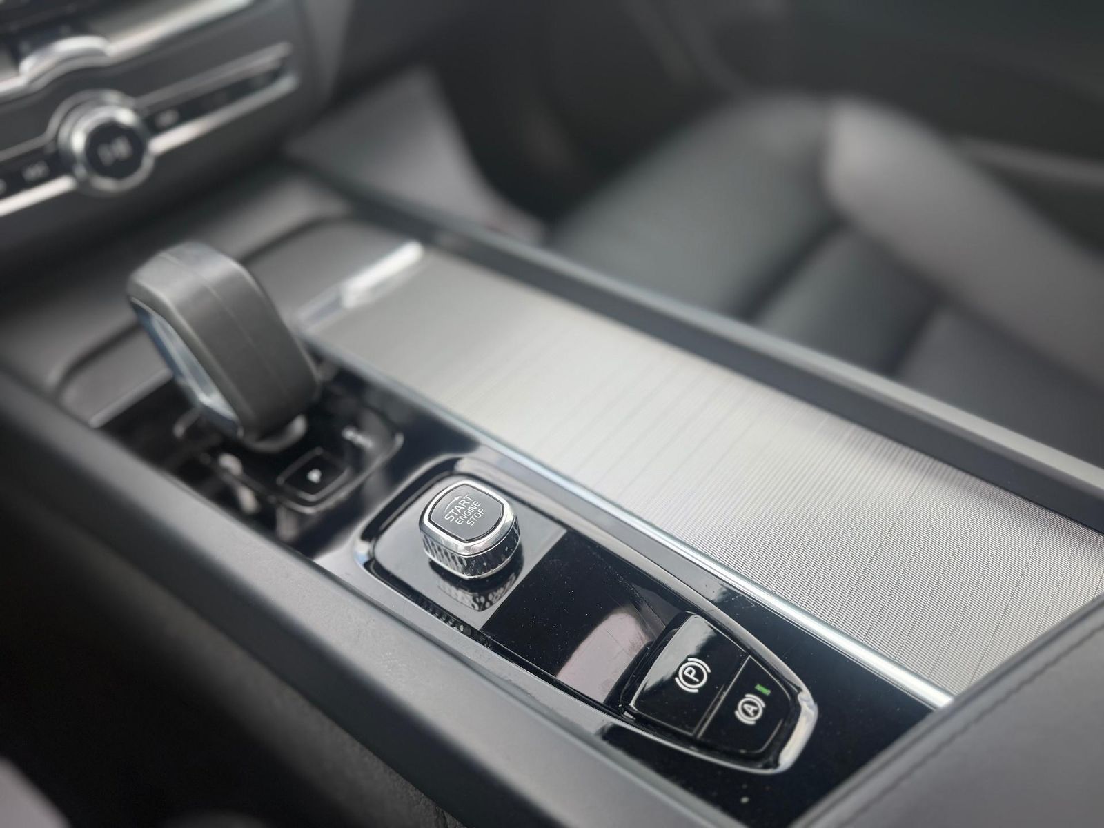 Volvo XC 60 RECHARGE - INSCRIPTION T6 Hybrid AWD - Primul proprietar - foto 15