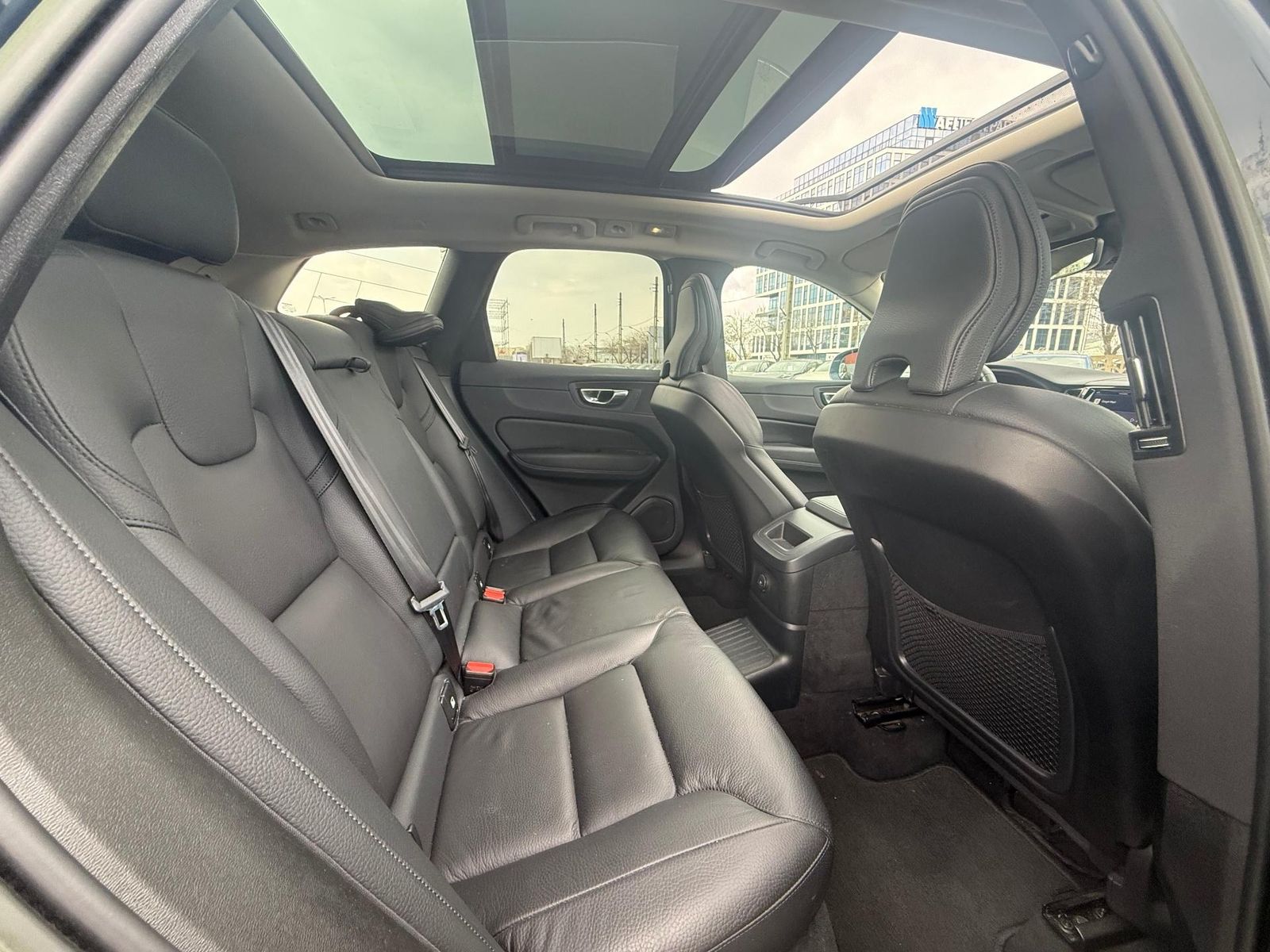 Volvo XC 60 RECHARGE - INSCRIPTION T6 Hybrid AWD - Primul proprietar - foto 21