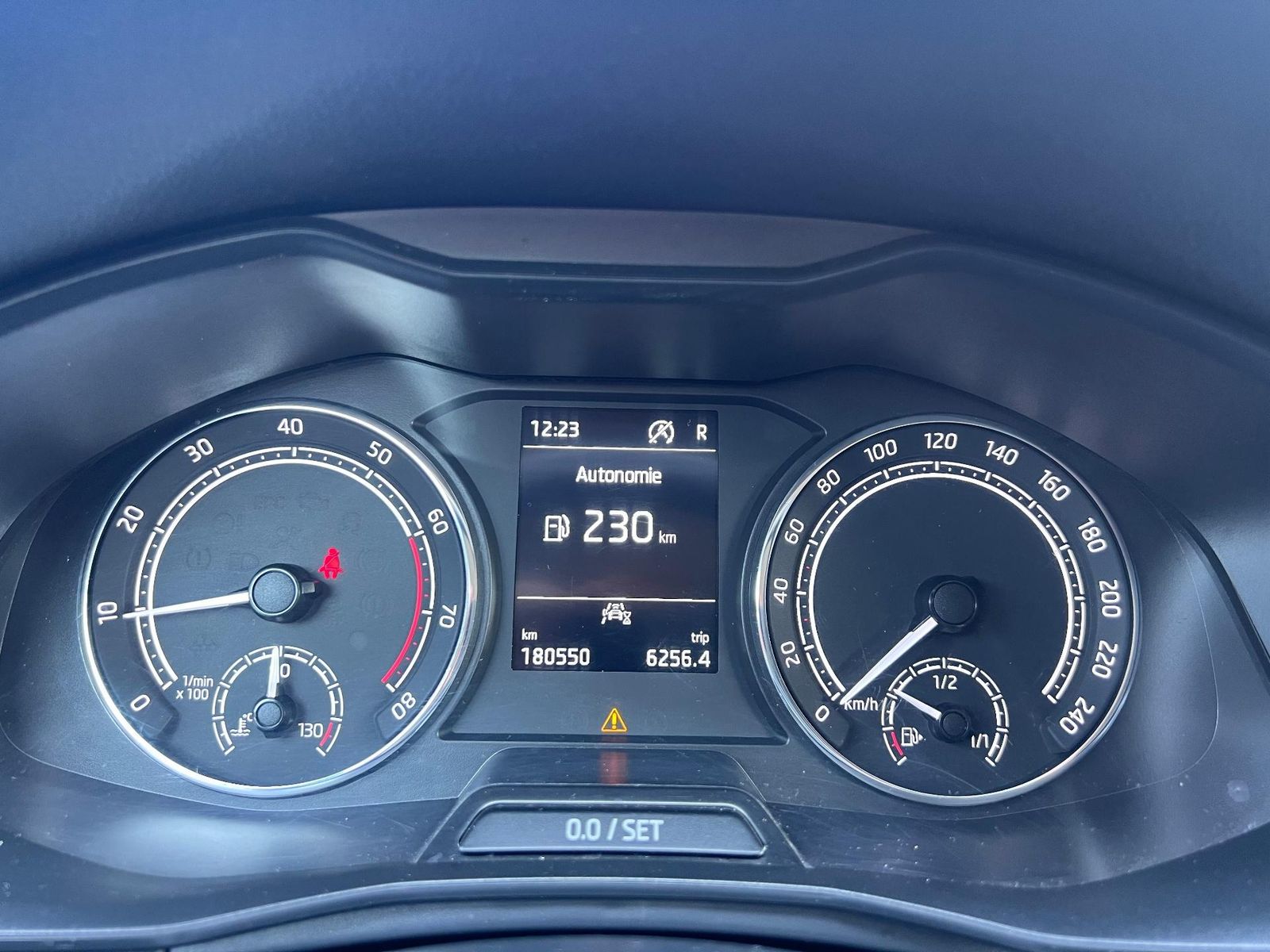 Skoda Scala - 1.0 Ambition - 2021 - DSG - 110 CP - foto 21