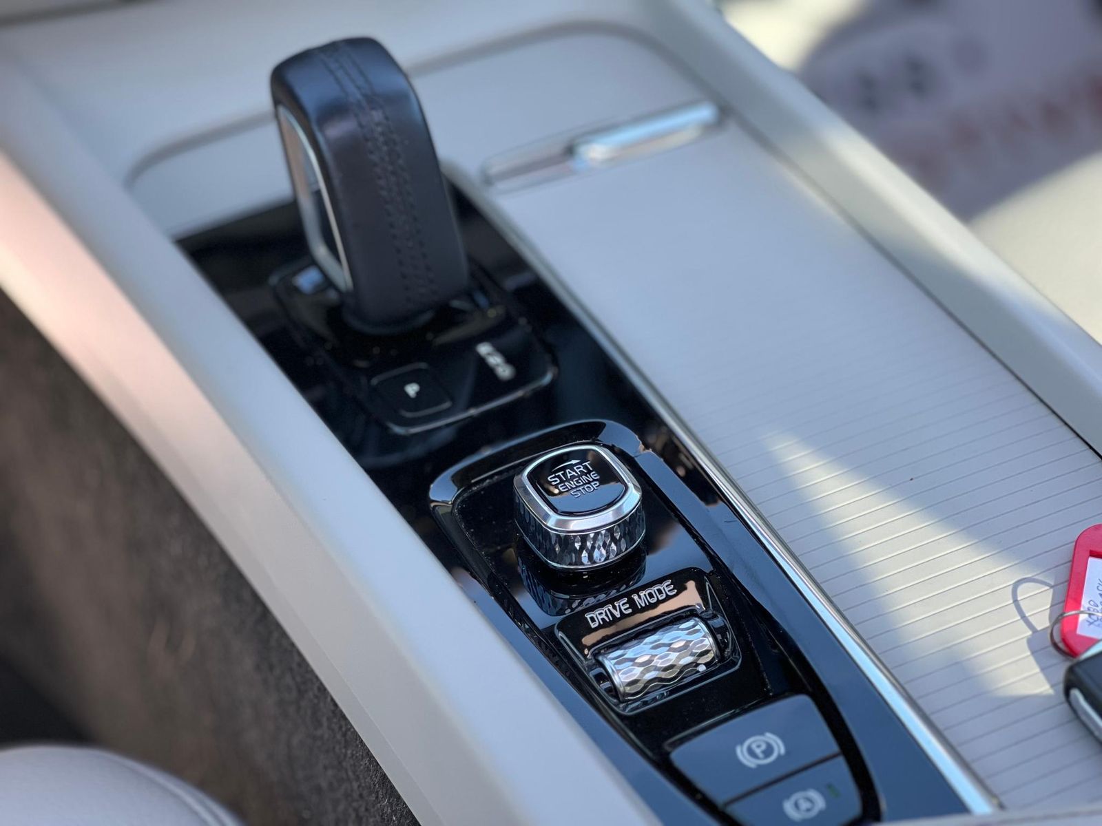Volvo XC60 RECHARGE - INSCRIPTION T6 Hybrid AWD - Primul proprietar - foto 11